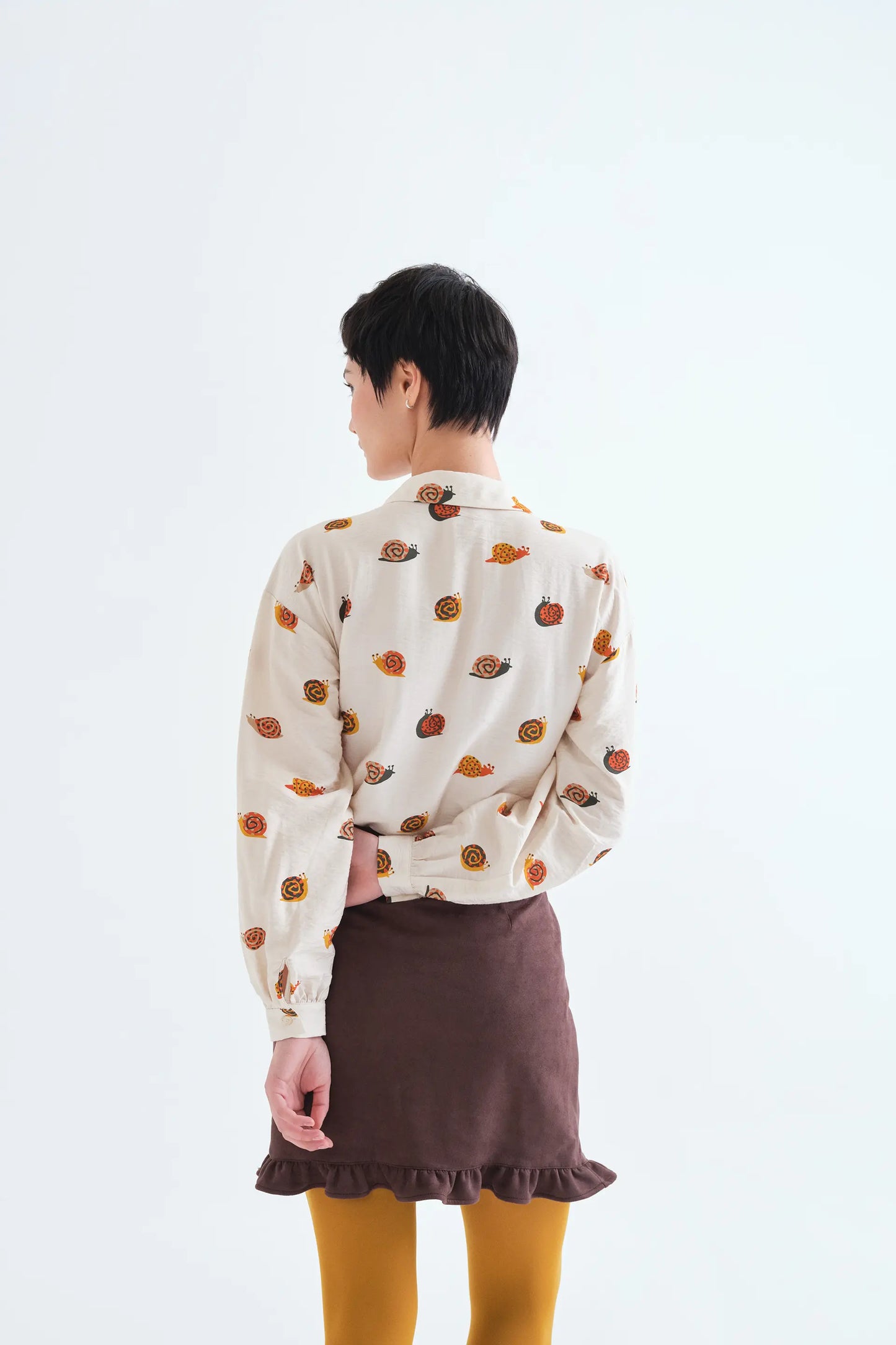 Camisa con estampado de caracoles