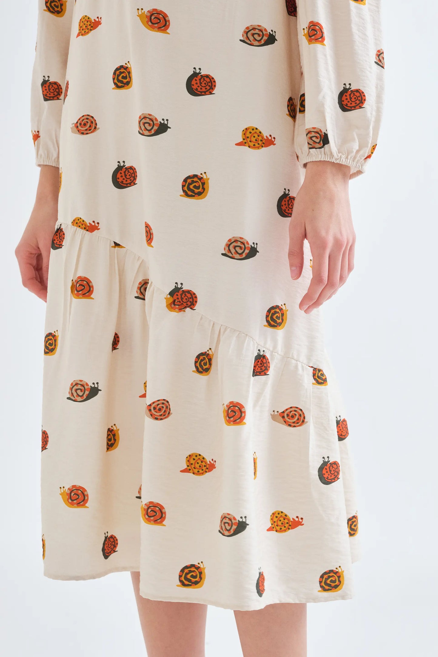 Vestido midi con estampado de caracoles