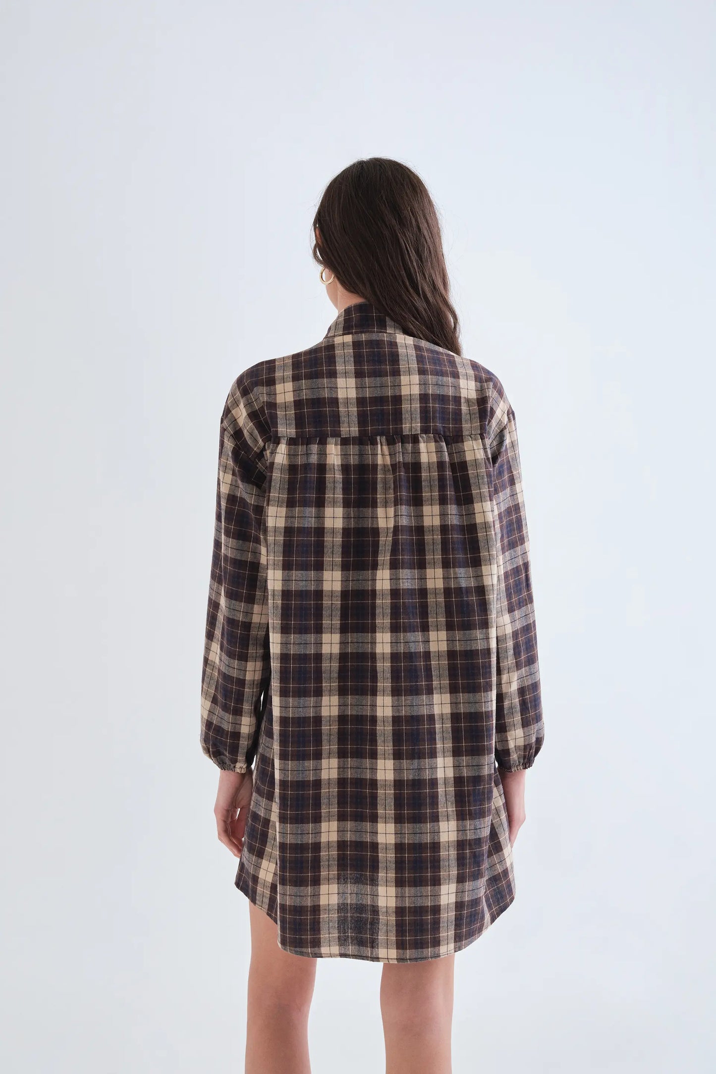 Vestido corto 100% algodón con estampado de cuadros marrón