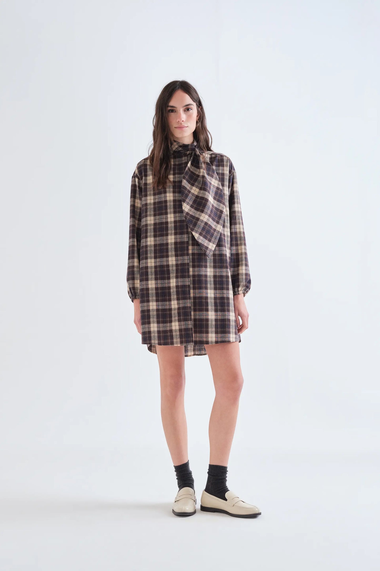 Vestido corto 100% algodón con estampado de cuadros marrón