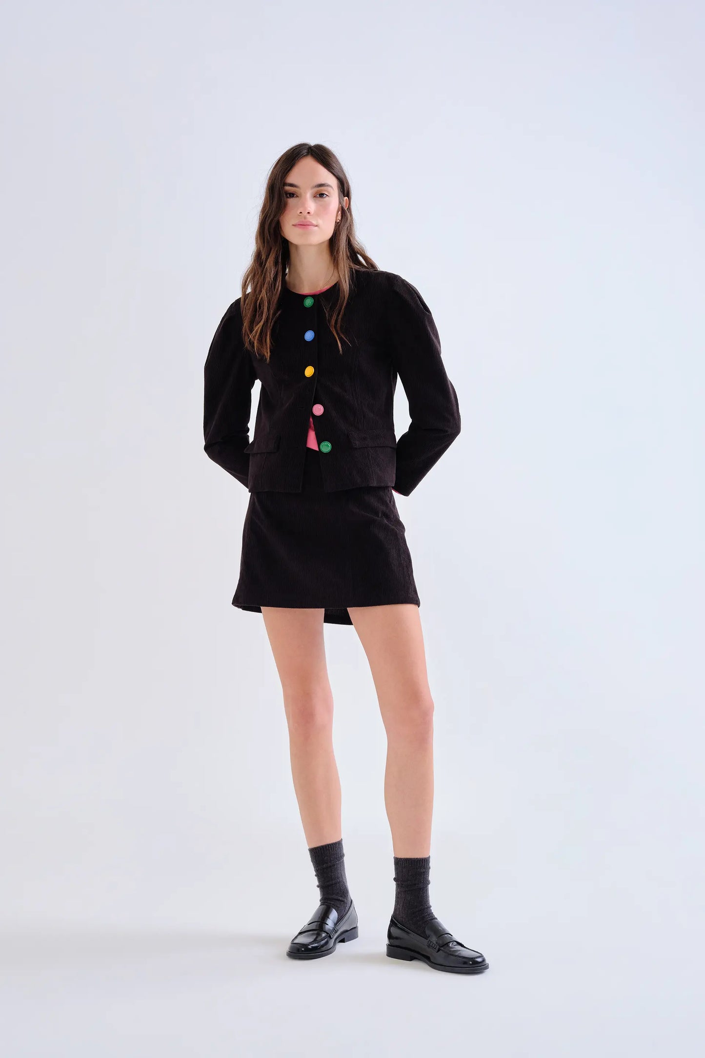 Chaqueta de pana negra con botones multicolor