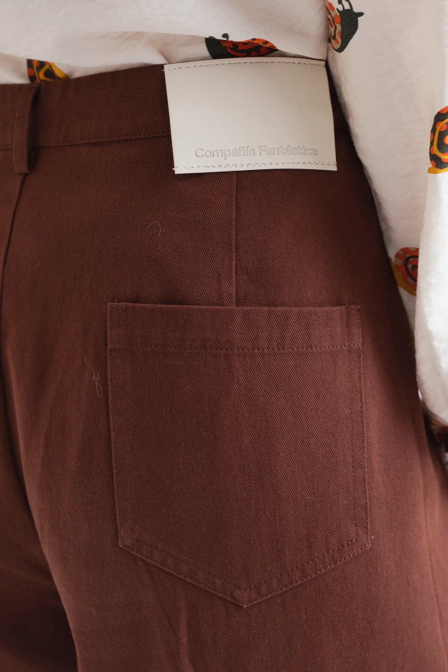 Pantalón vaquero 100% algodón marrón