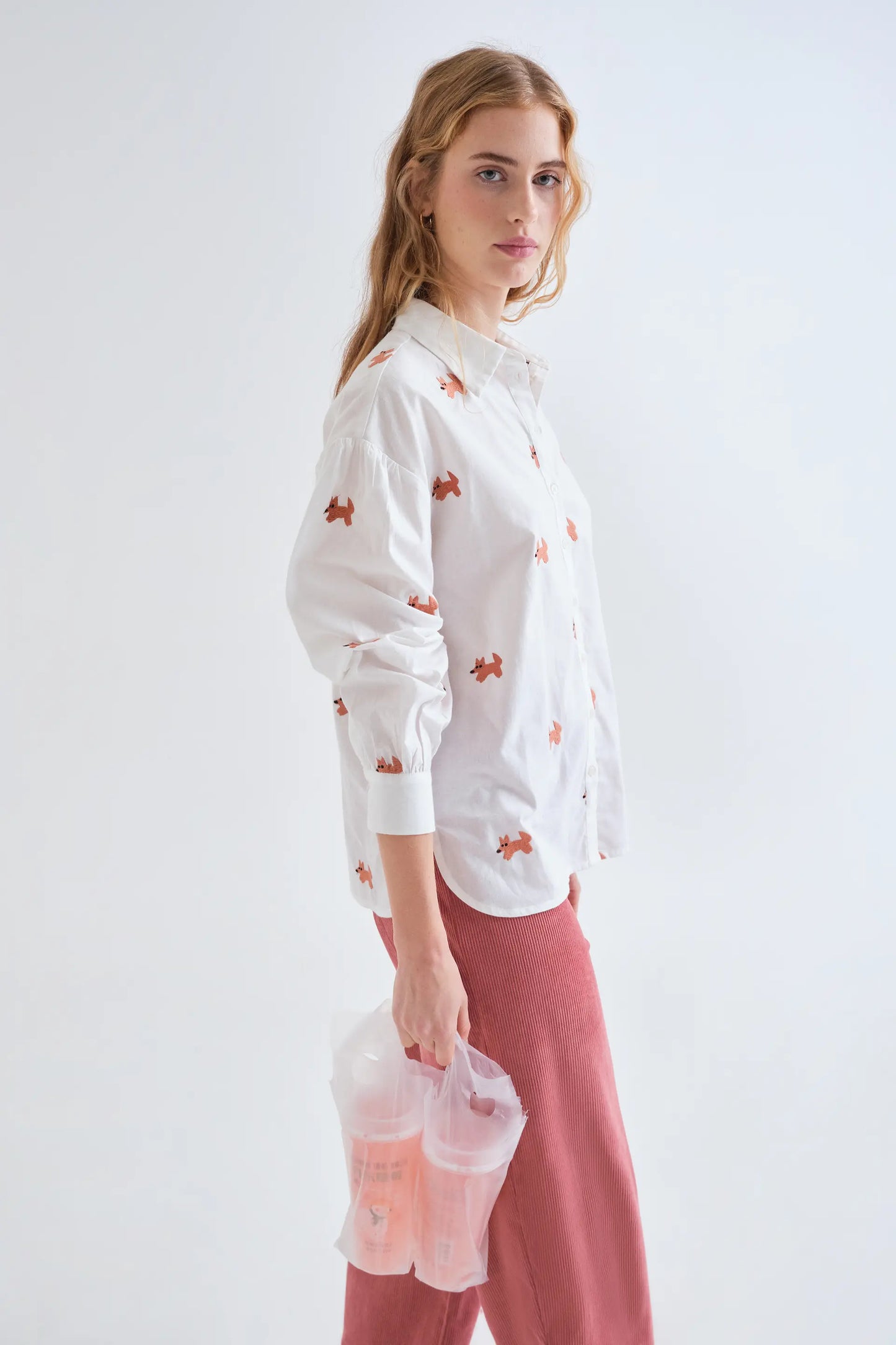 Camisa 100% algodón con bordado de zorritos