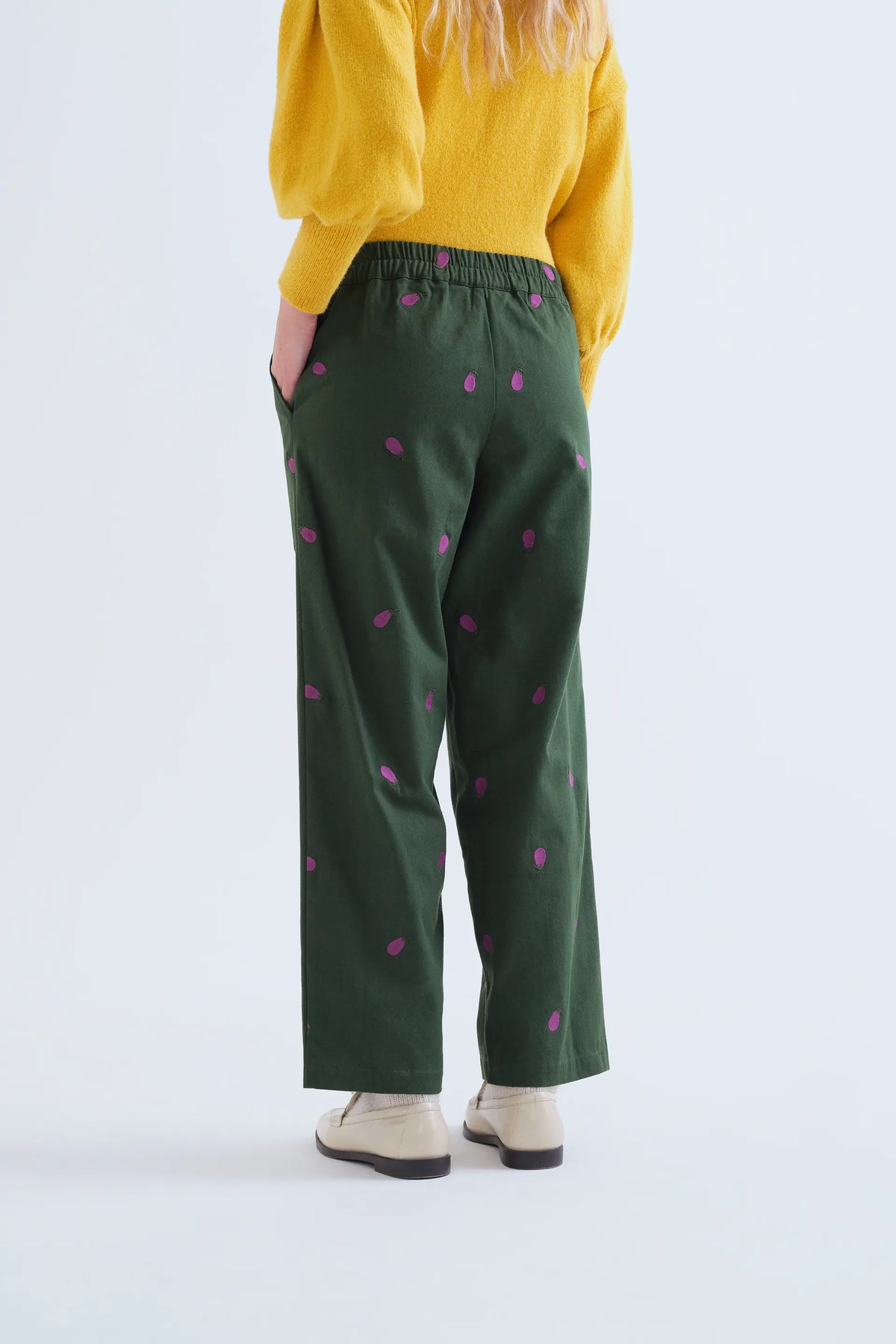 Pantalón 100% algodón con bordado de berenjena