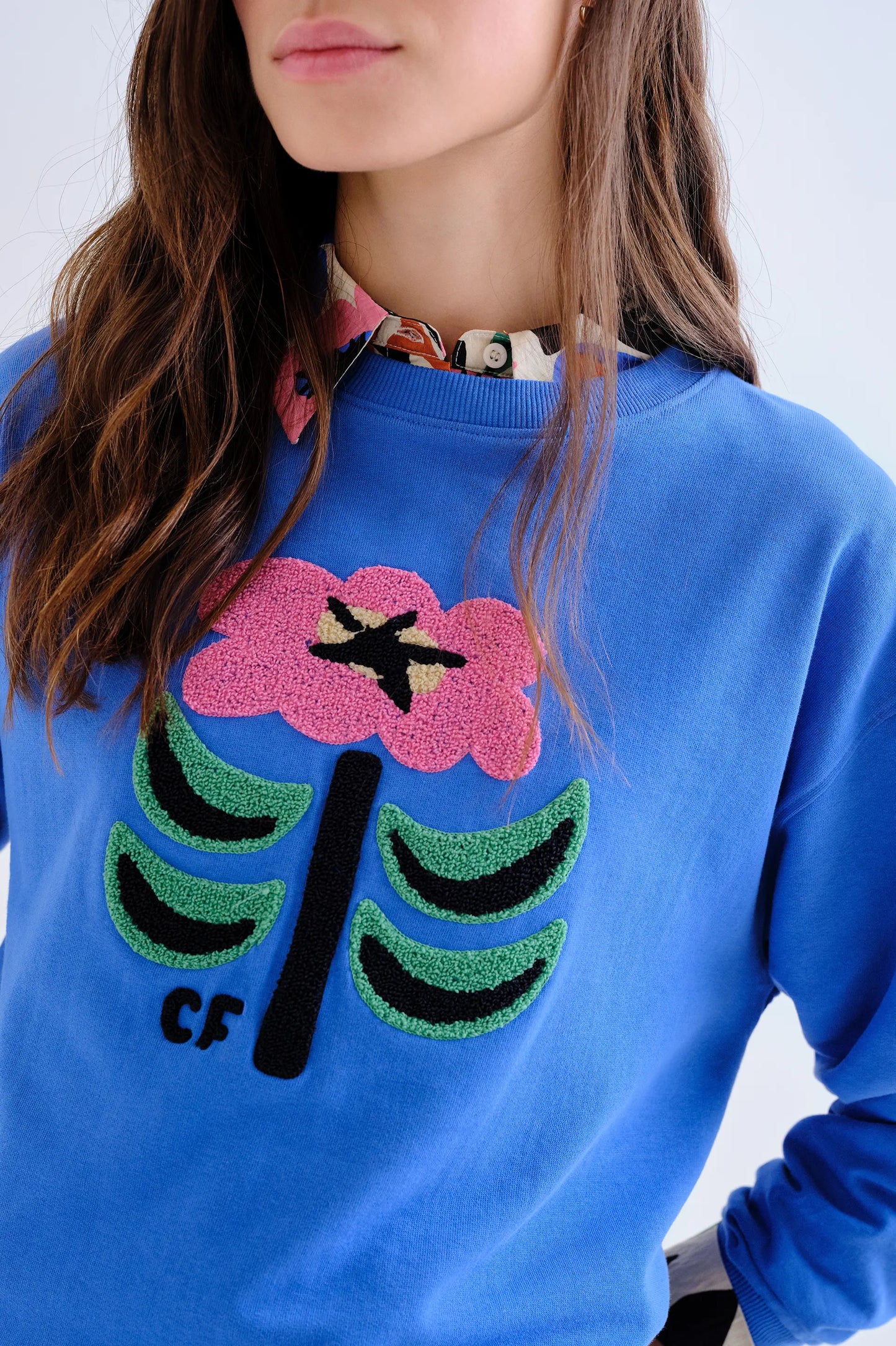Sudadera 100% algodón con parche floral Neo Garden