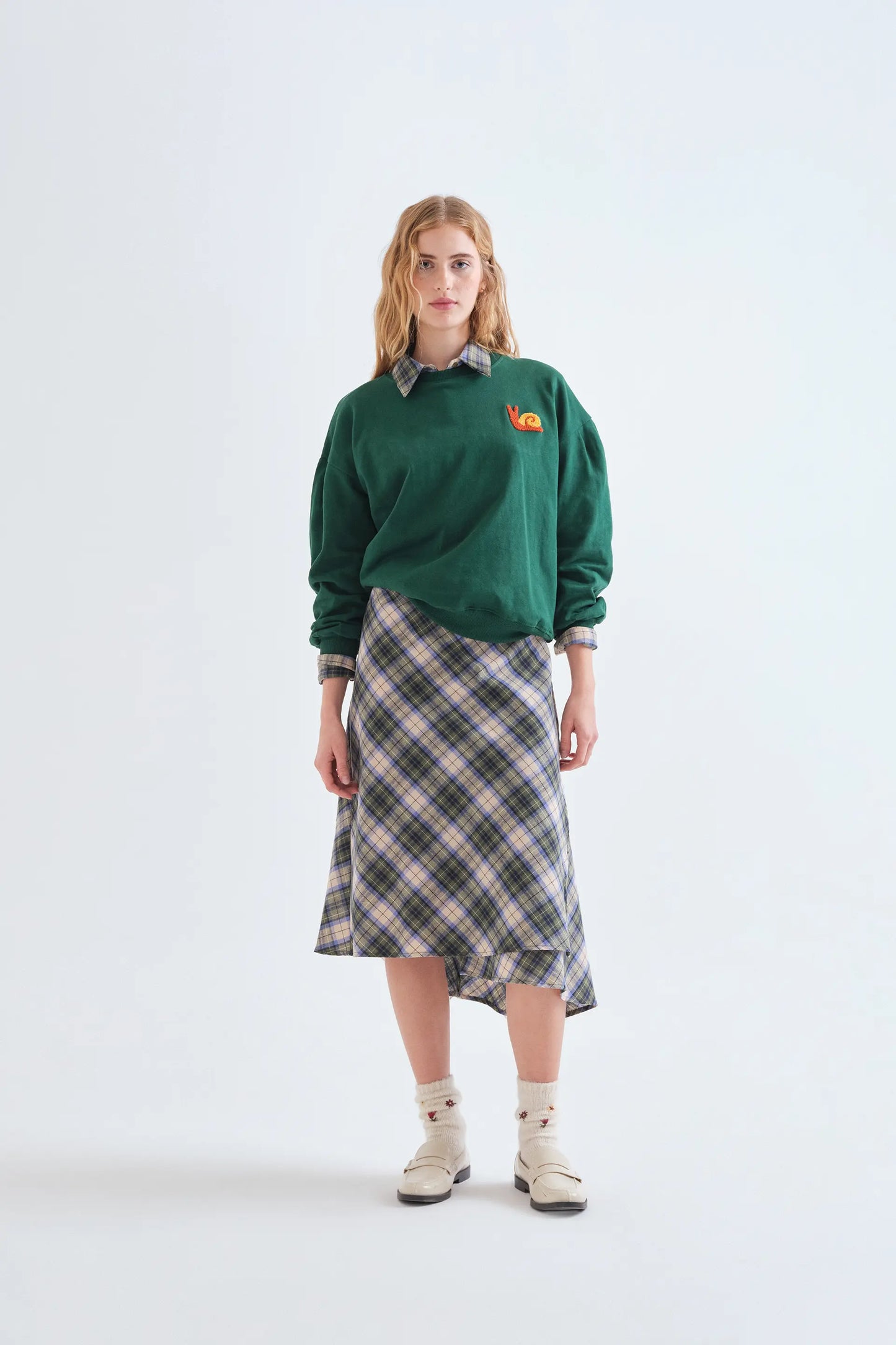Sudadera 100% algodón verde con parche de caracol