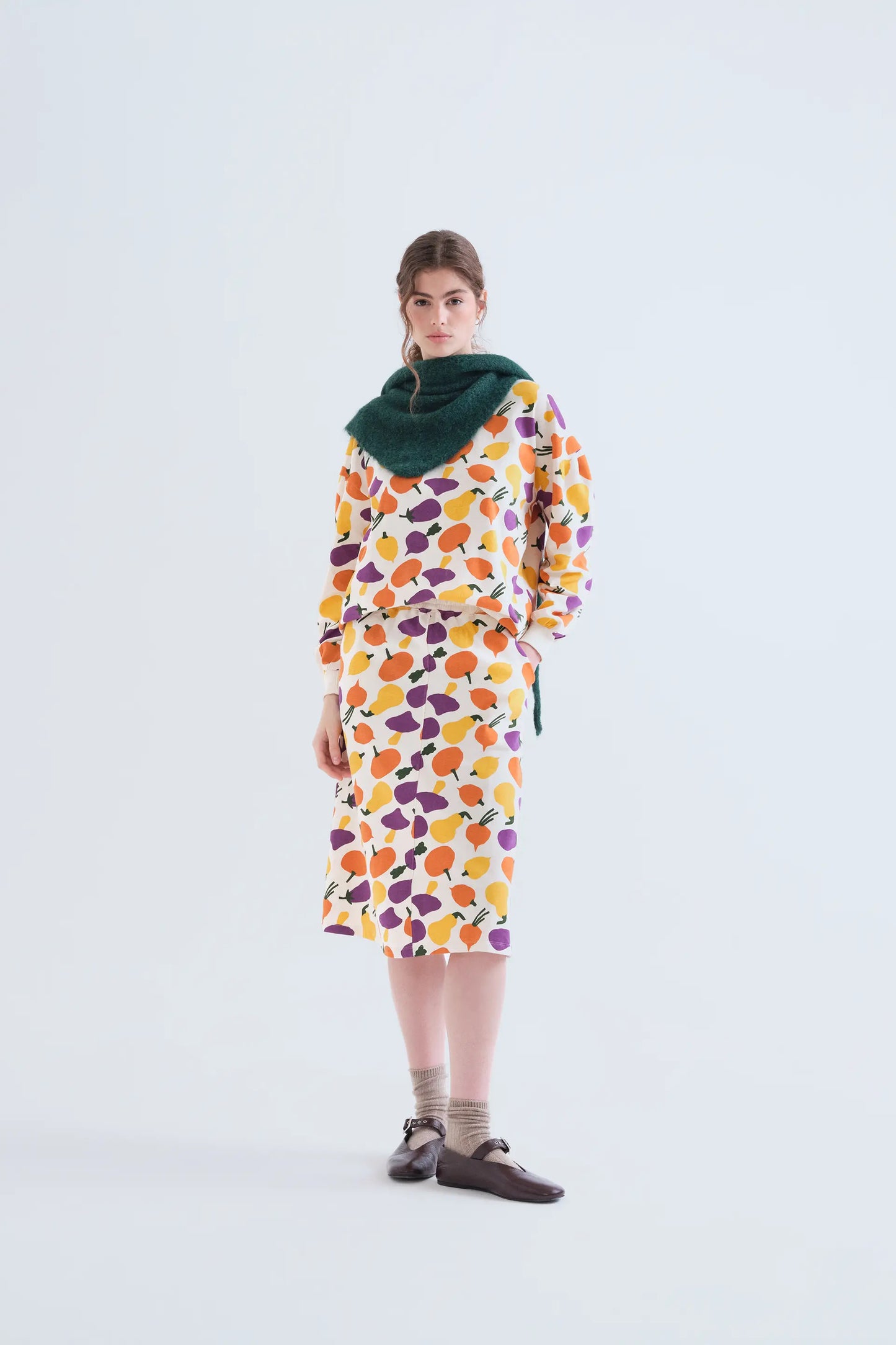 Falda midi con estampado de verduras