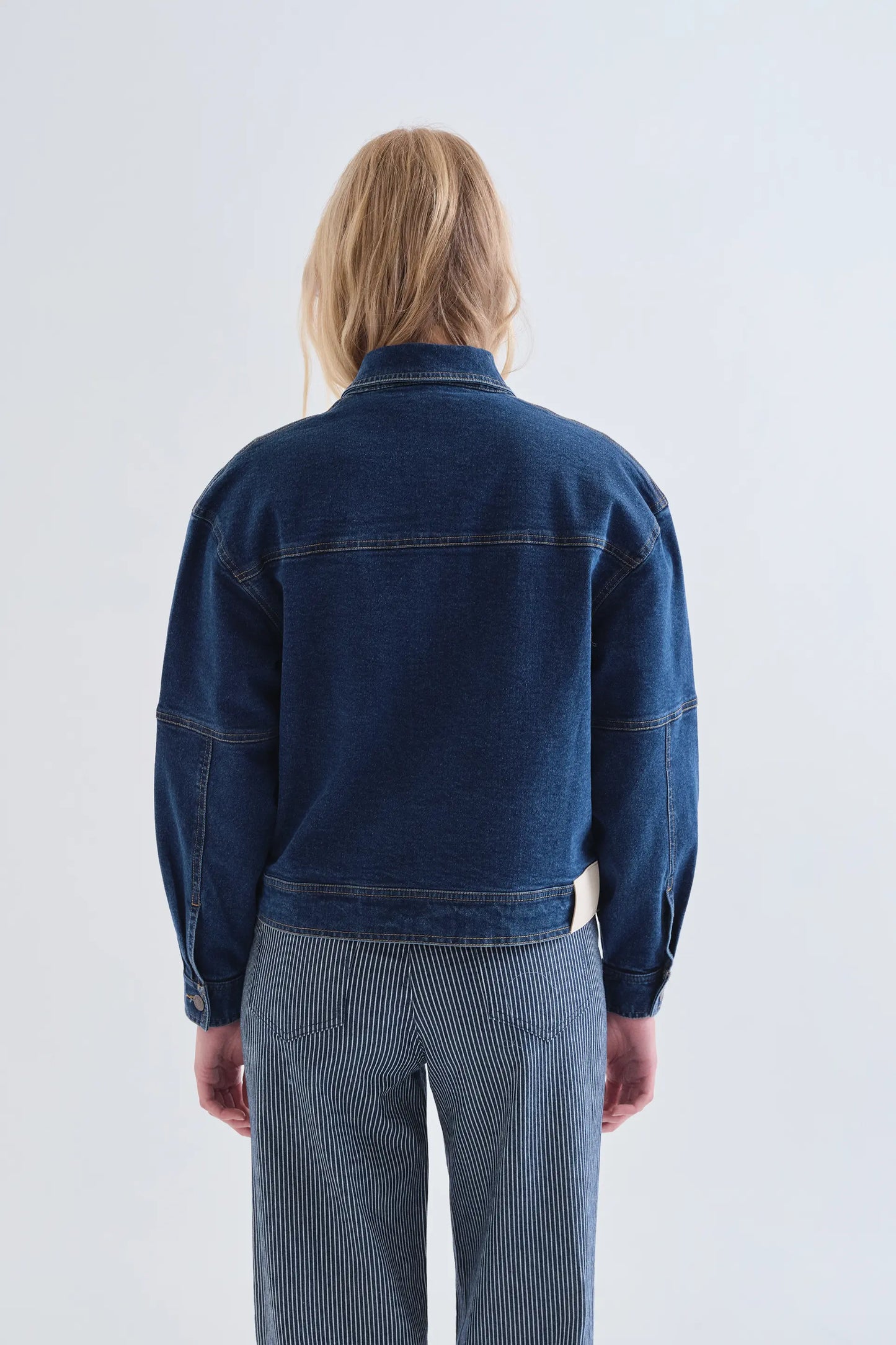 Chaqueta vaquera azul marino con bordado Euphonia