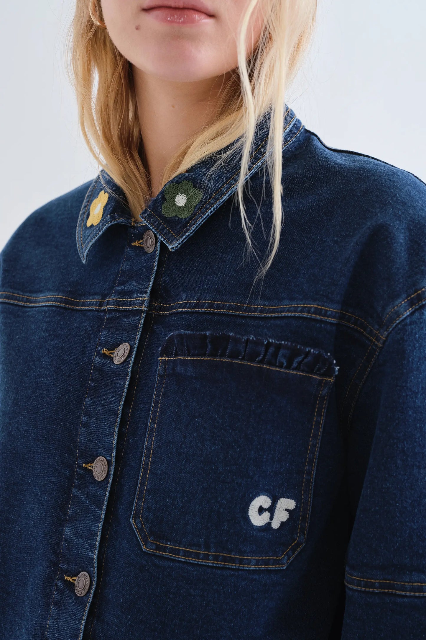 Chaqueta vaquera azul marino con bordado Euphonia