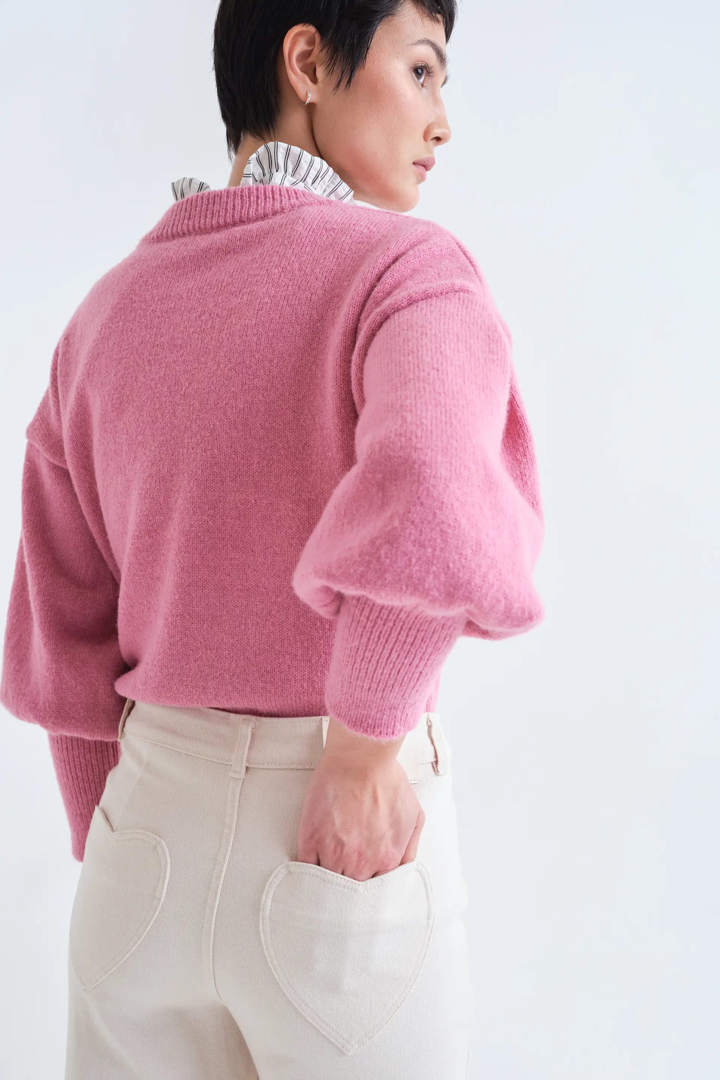 Pantalón vaquero blanco crudo con bolsillos de corazones