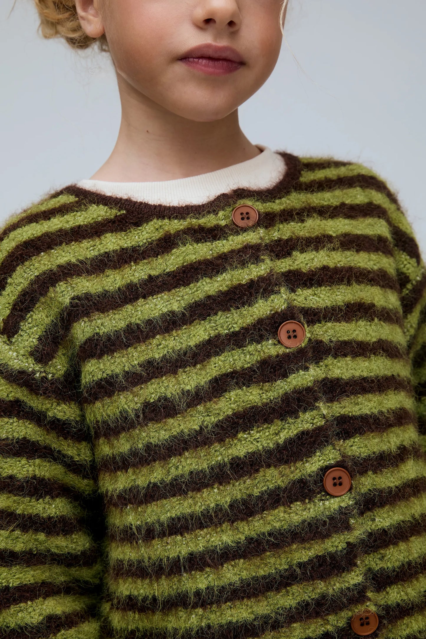 Cárdigan unisex con estampado de rayas verde y marrón