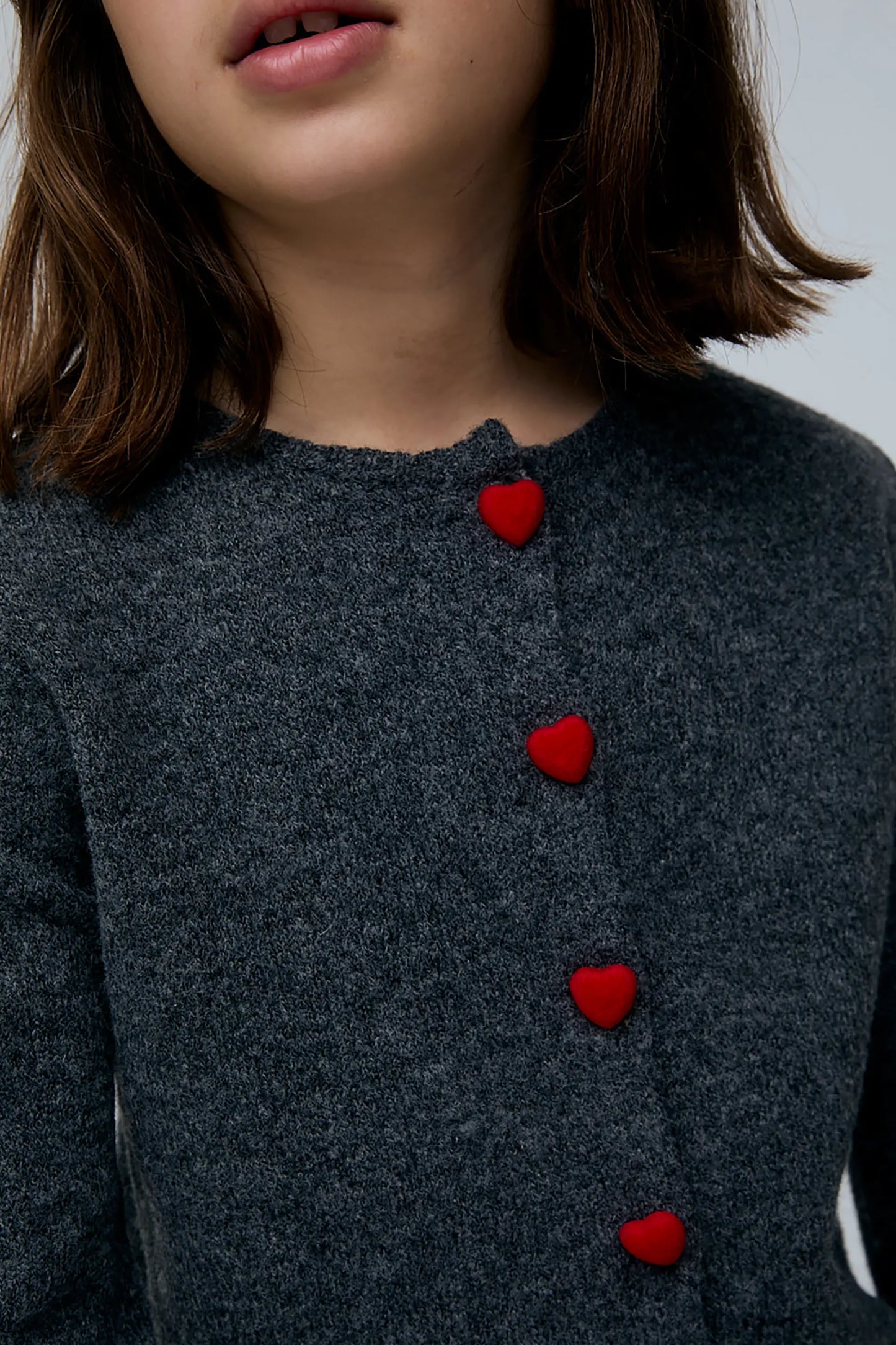 Cardigan bambina grigio scuro con bottoni a cuore
