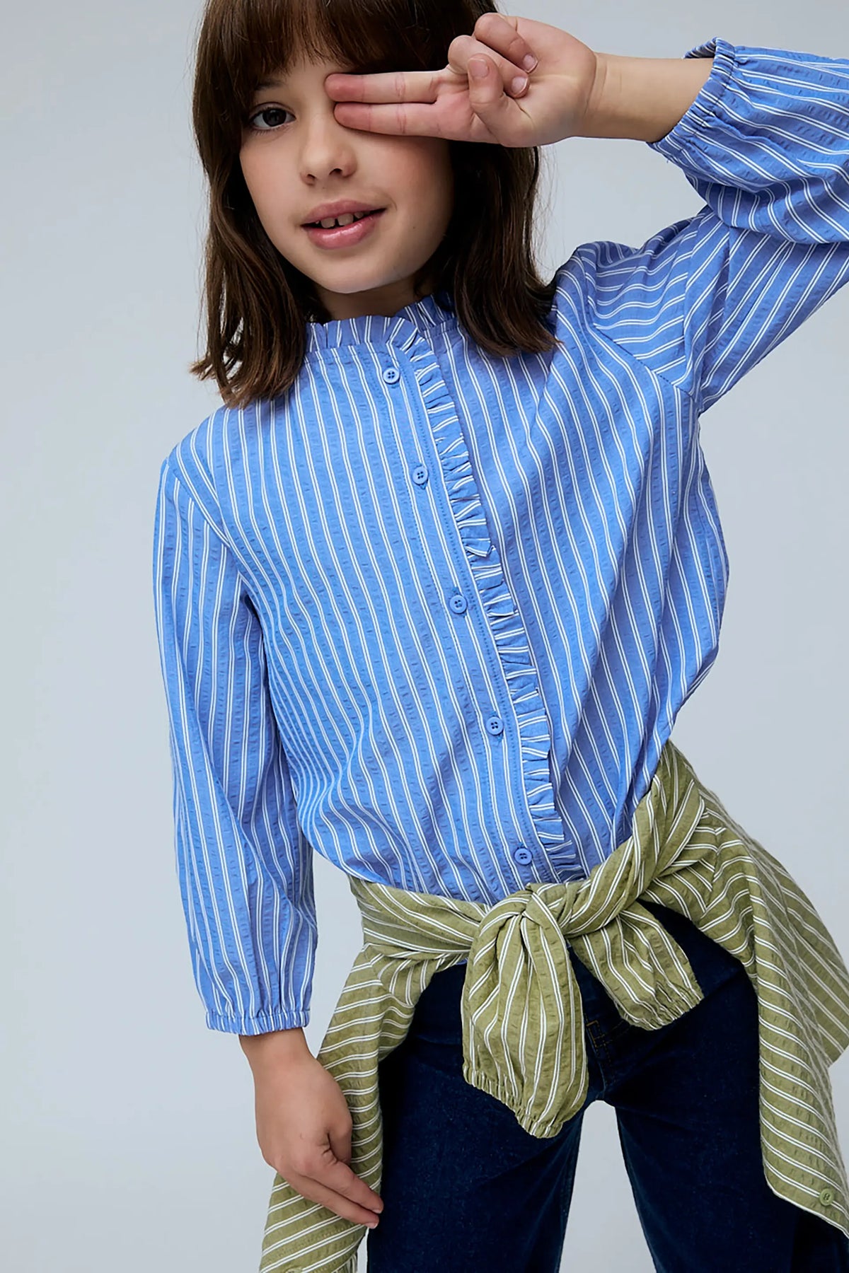 Camisa de niña mezcla algodón con estampado de rayas azul y blanco