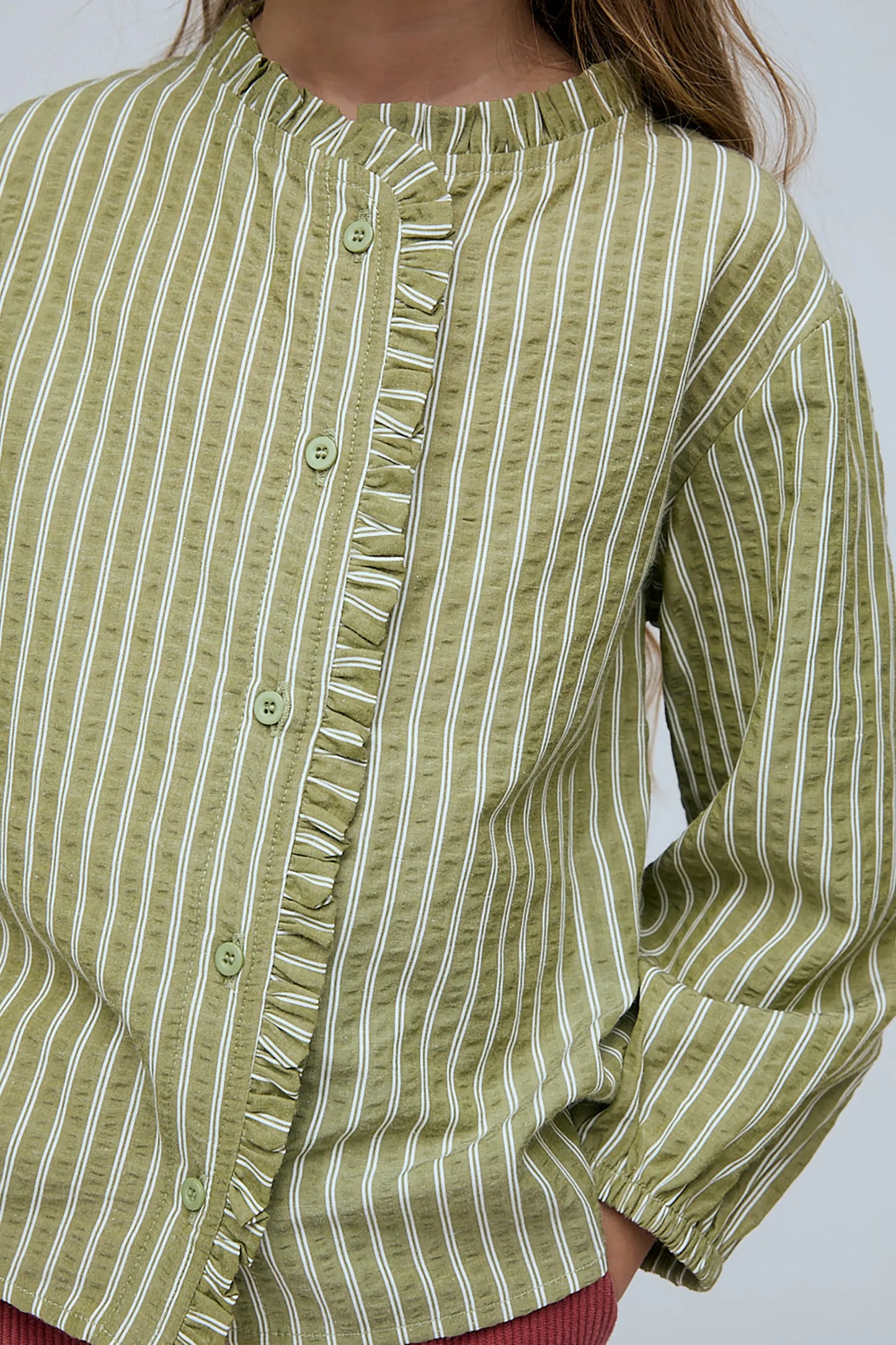 Camisa de niña con mezcla algodón con estampado de rayas verde y blanco