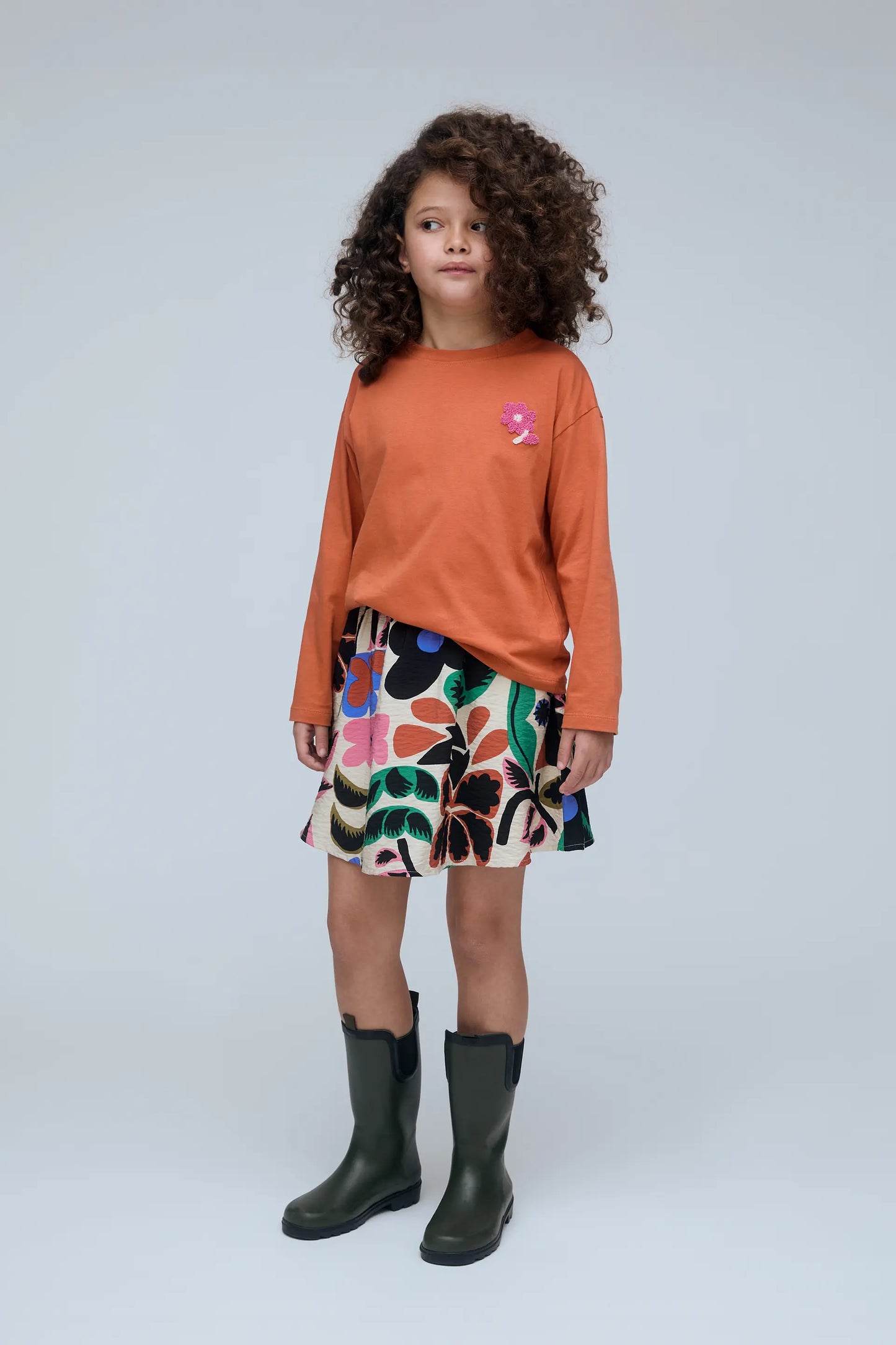 Girl's T-shirt 100% cotton with pink flower appliqué