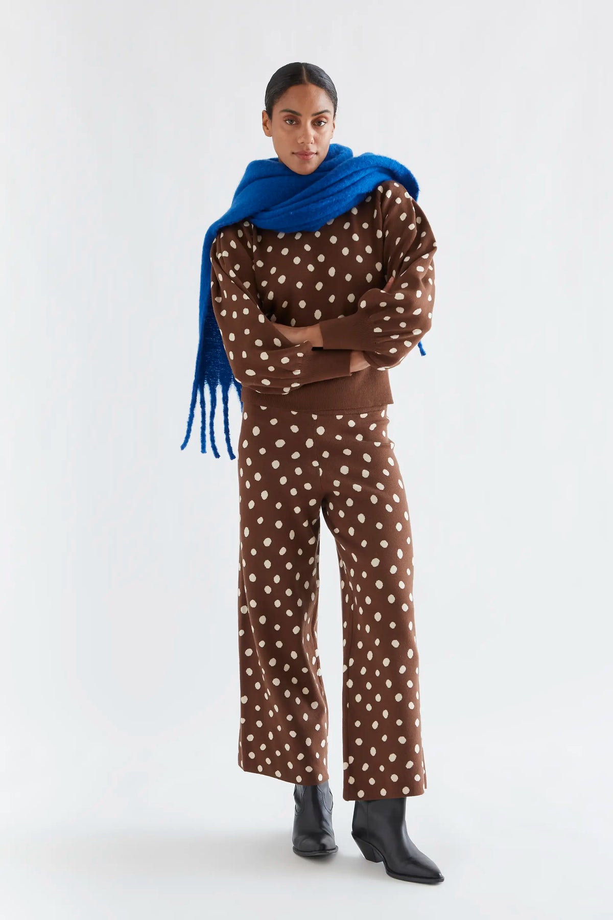 Pantalón con estampado punto marrón catahoula