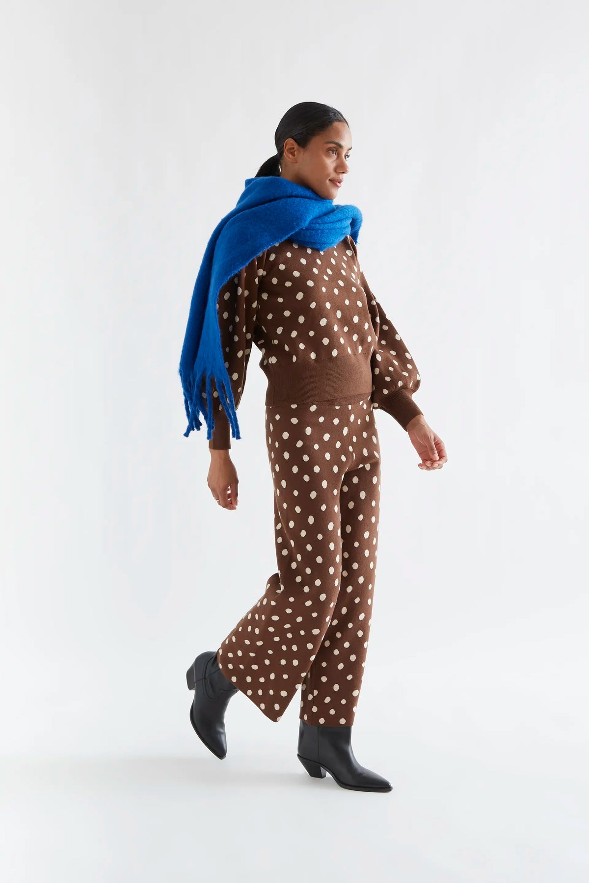 Pantalón con estampado punto marrón catahoula