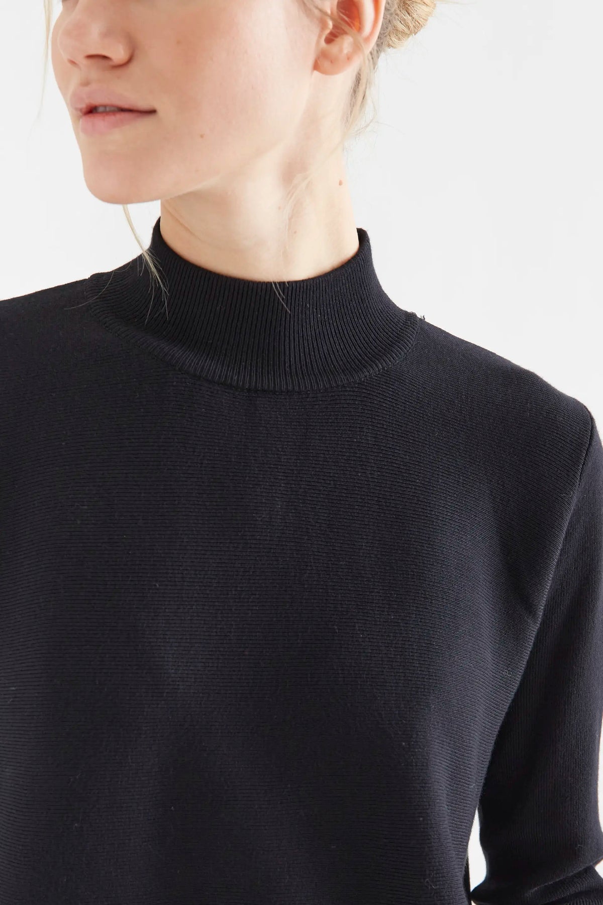 Jersey cuello alto básico negro