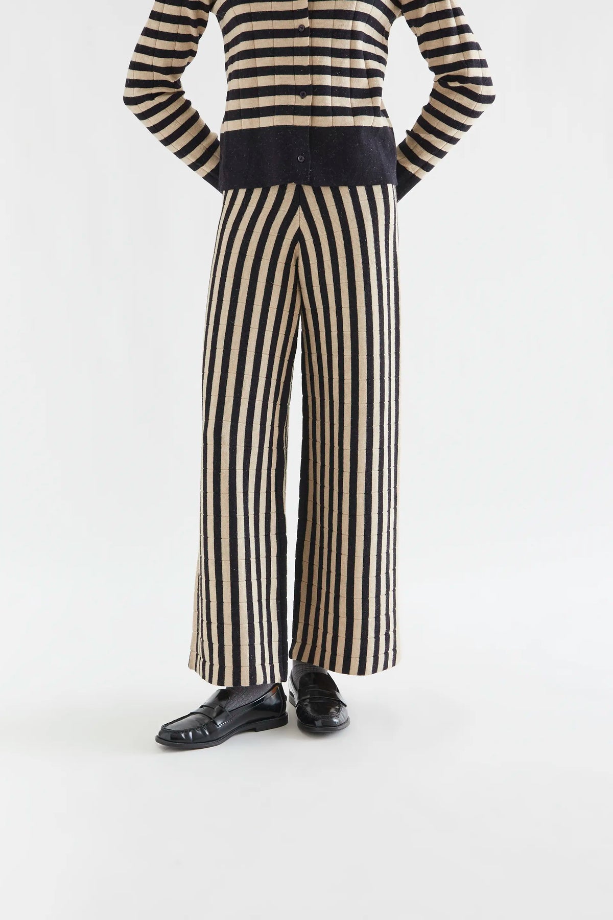 Knitted trousers with black and beige stripe print