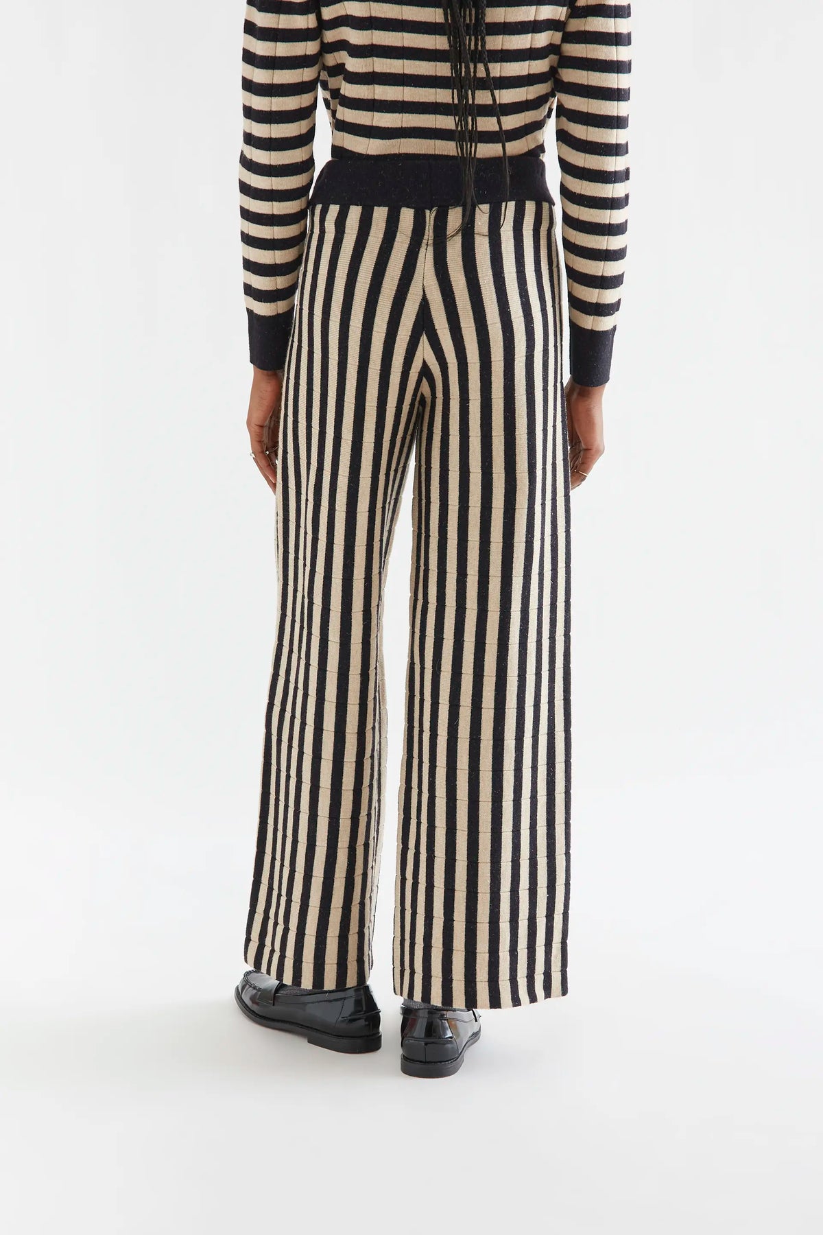 Knitted trousers with black and beige stripe print