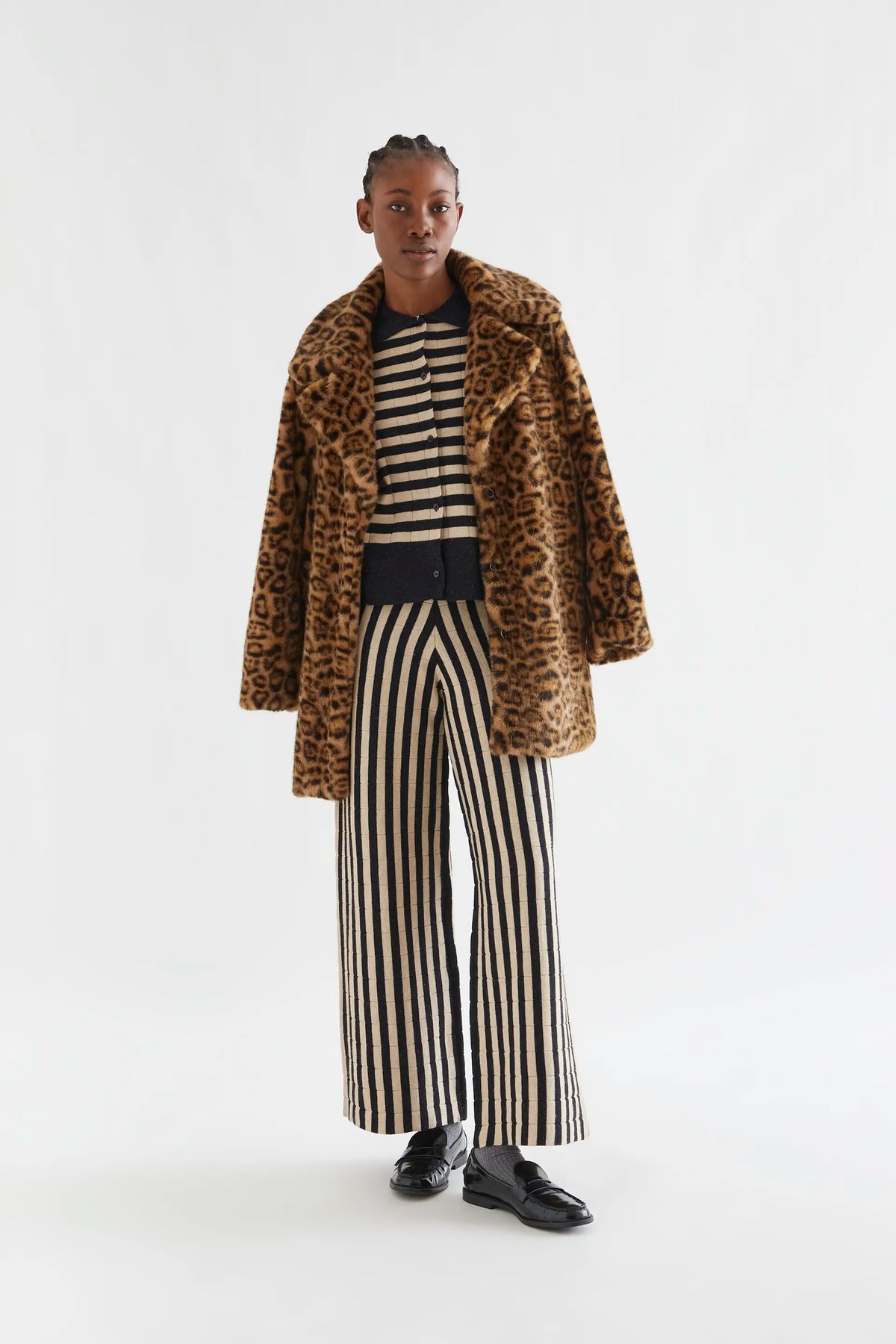 Knitted trousers with black and beige stripe print