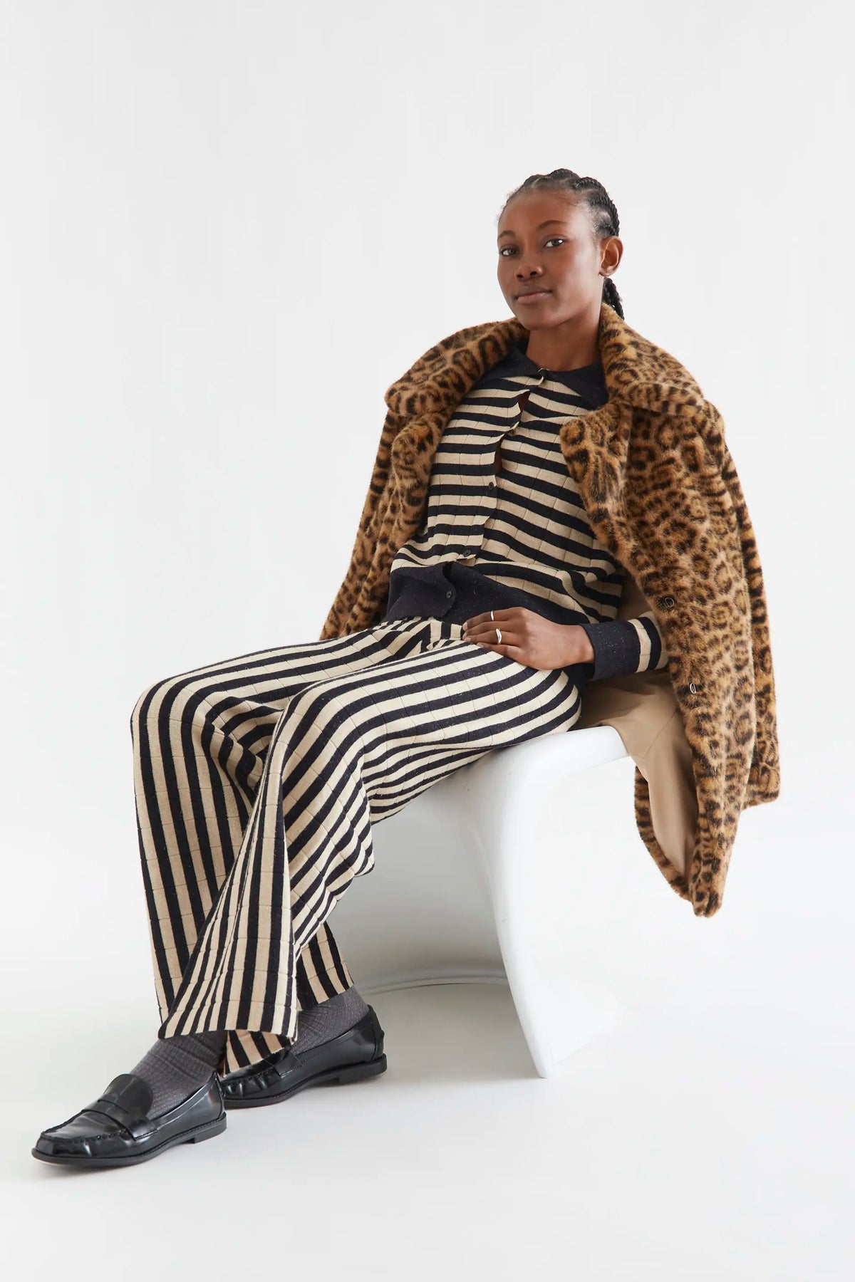 Knitted trousers with black and beige stripe print