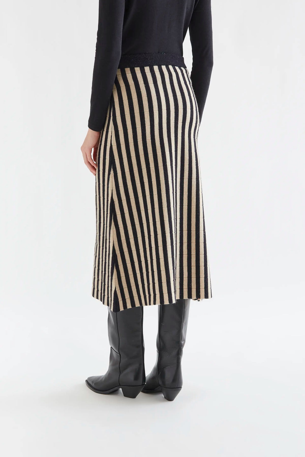 Falda midi con estampado de rayas negro y beige