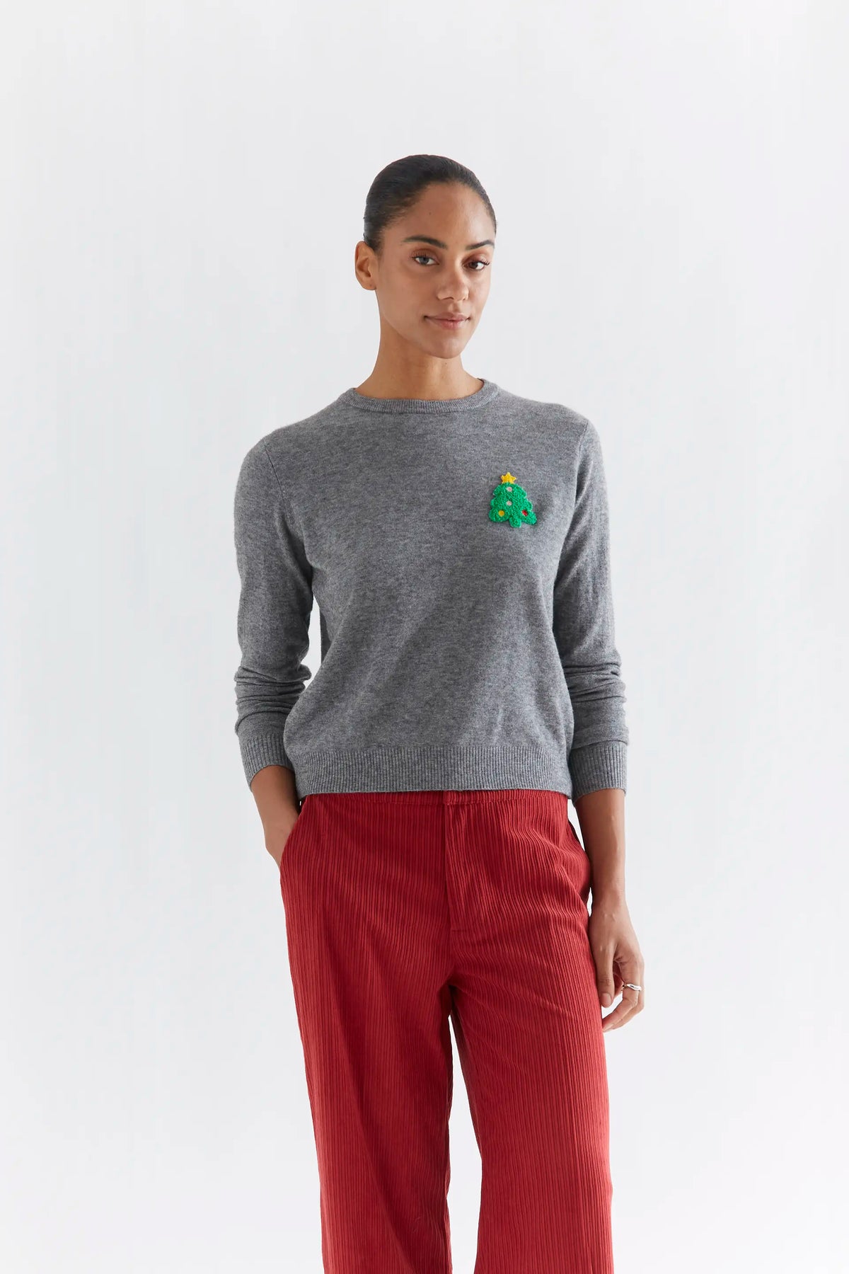 Maglione grigio con albero di Natale