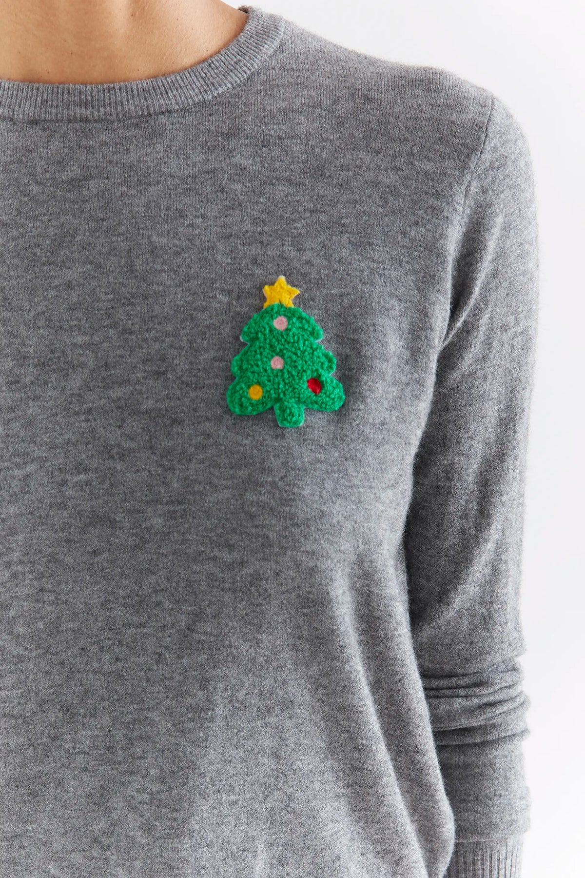 Maglione grigio con albero di Natale