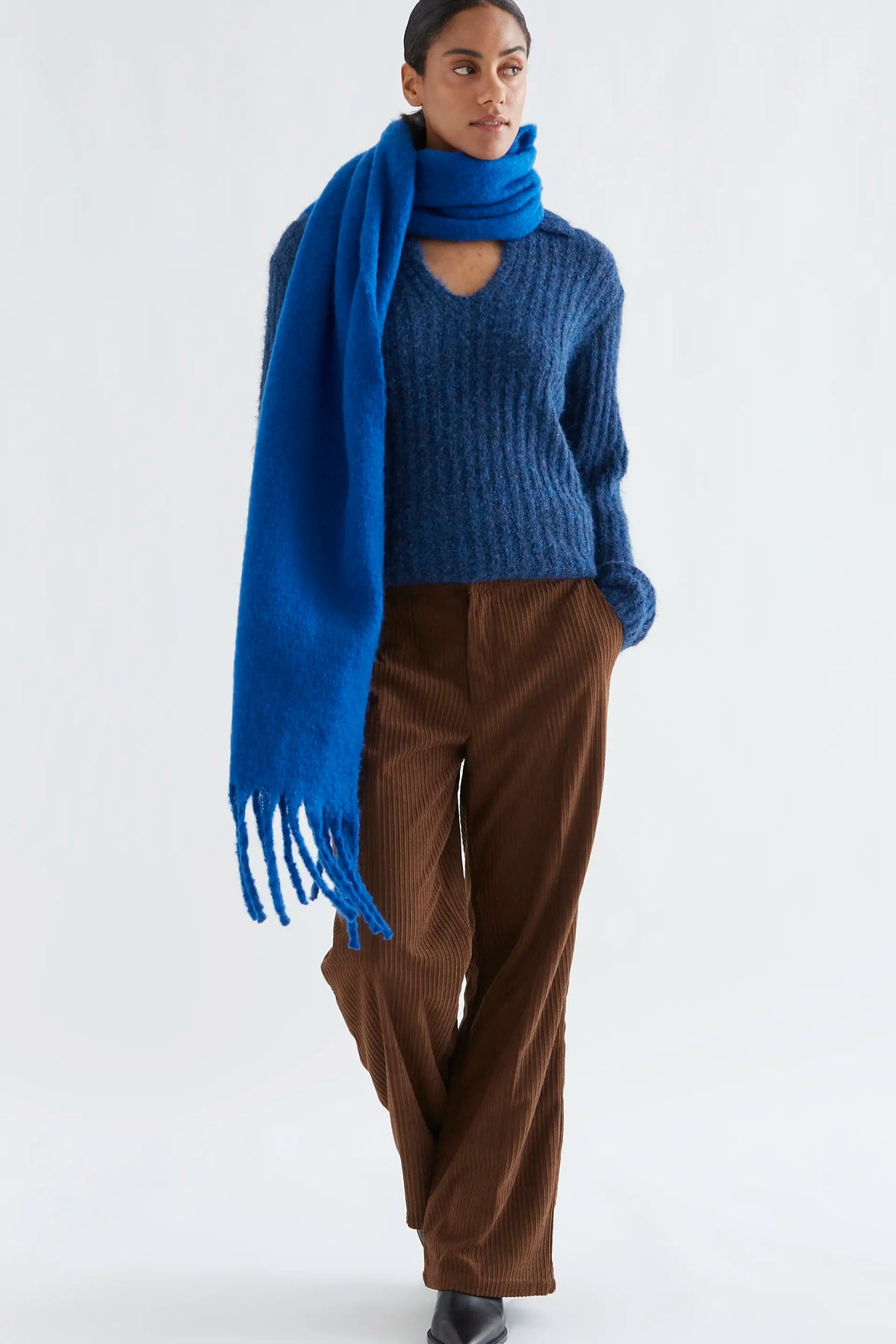Blue knitted scarf with fringes