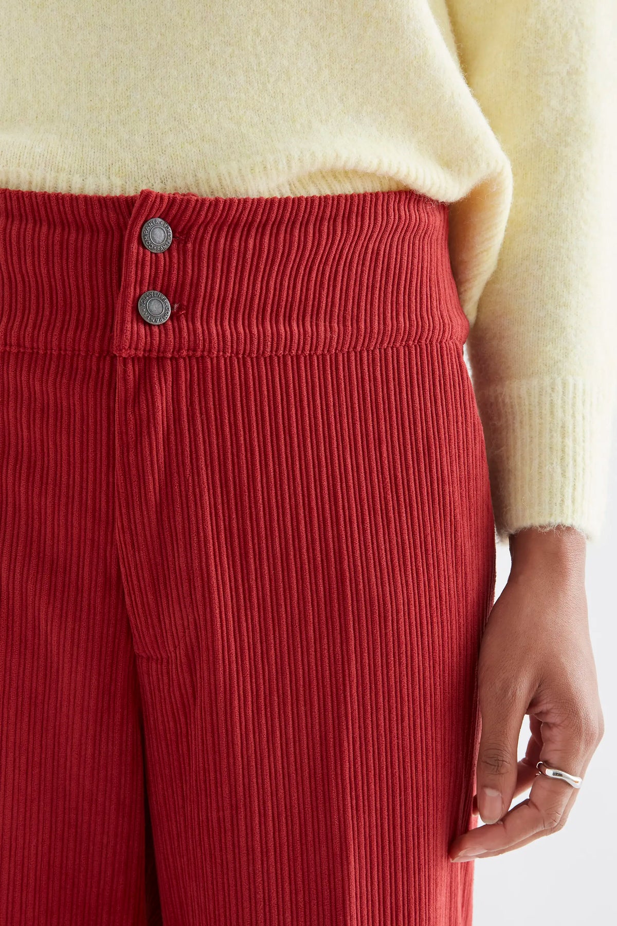 Pantalón de pana doble botón rojo