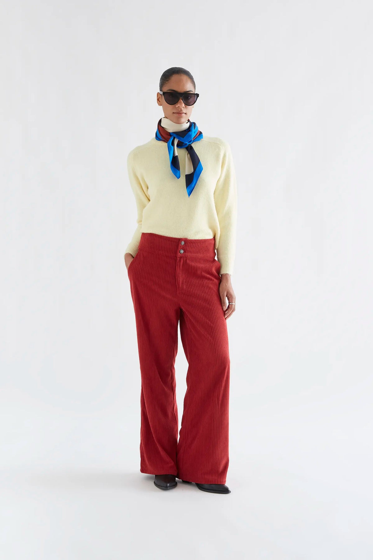 Pantalón de pana doble botón rojo