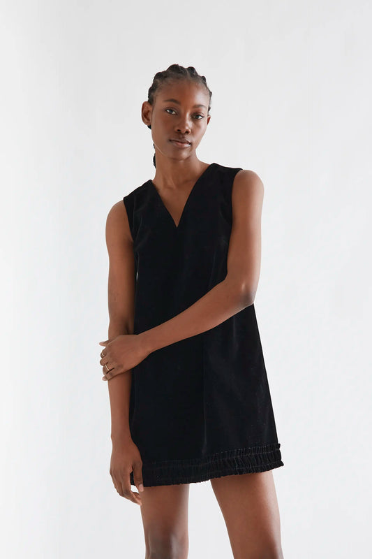 Vestido corto terciopelo negro con volante elástico