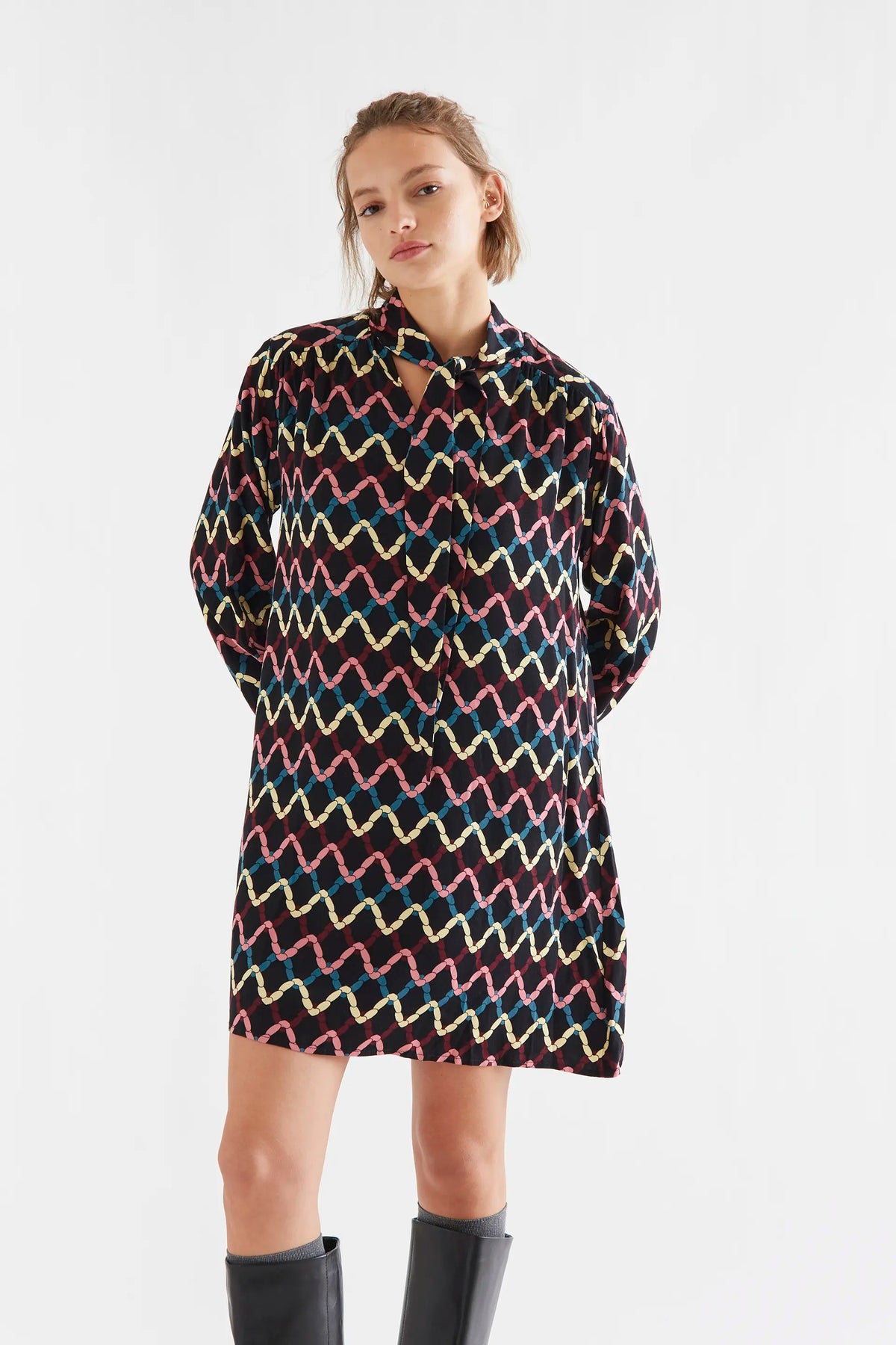 Vestido corto con estampado Skein