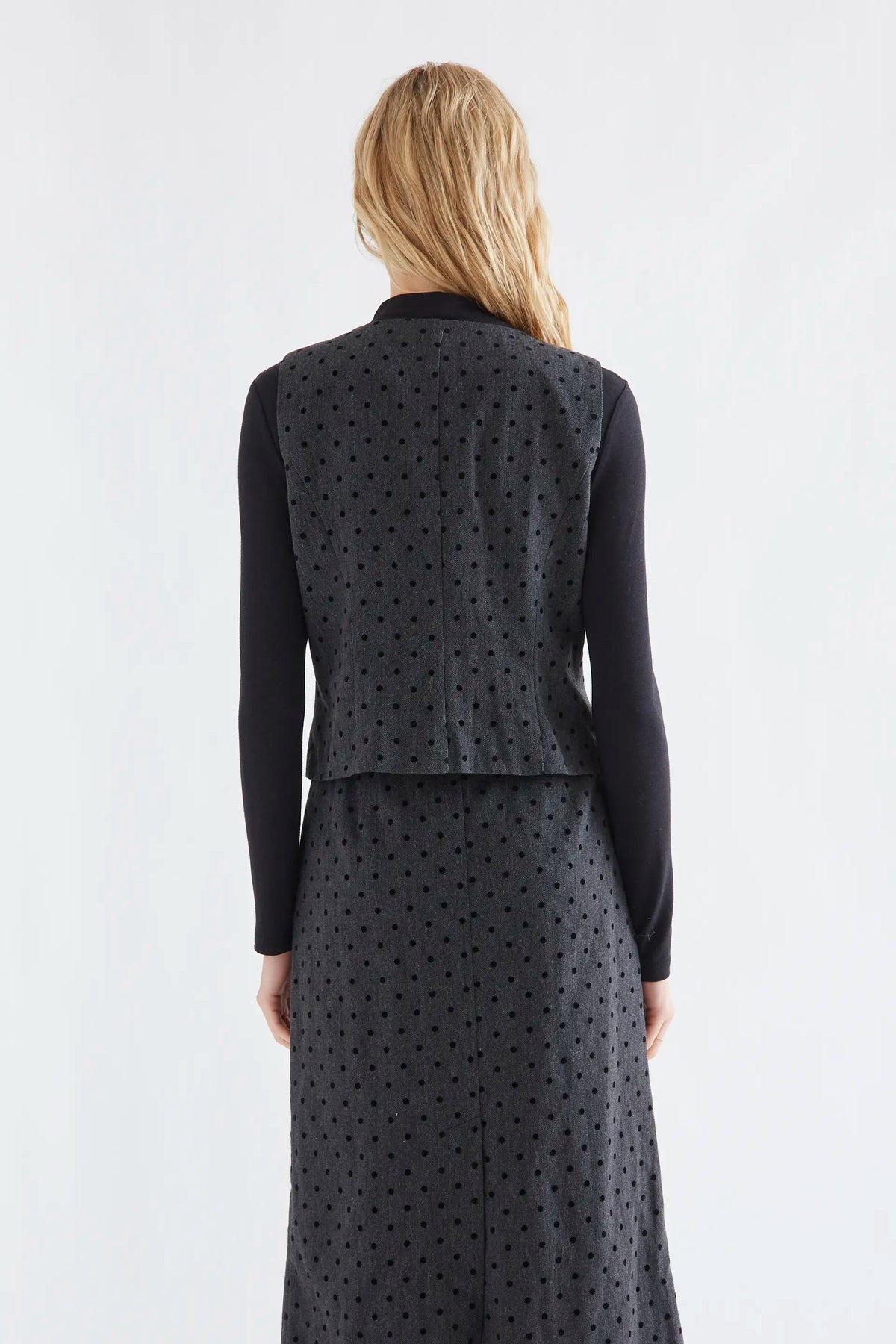 Gilet tweed grigio con pois neri