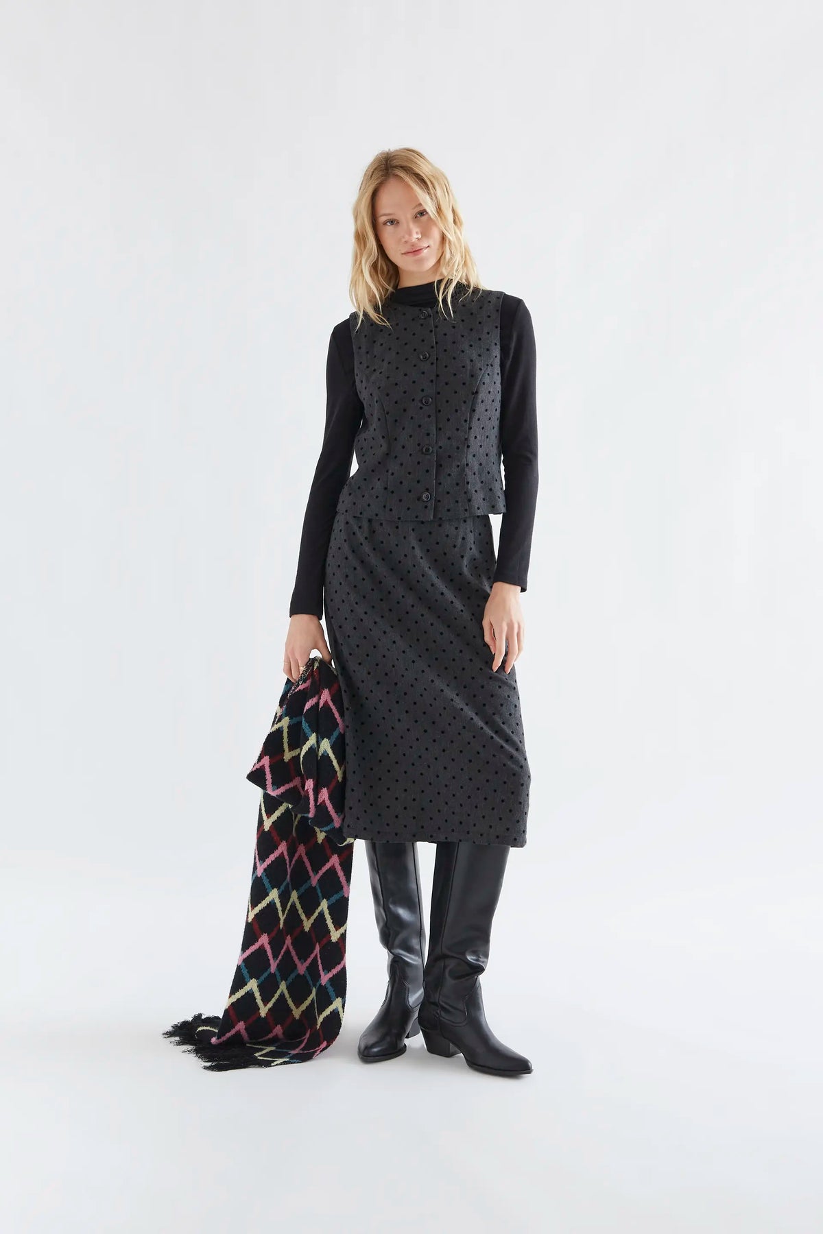 Gilet tweed grigio con pois neri