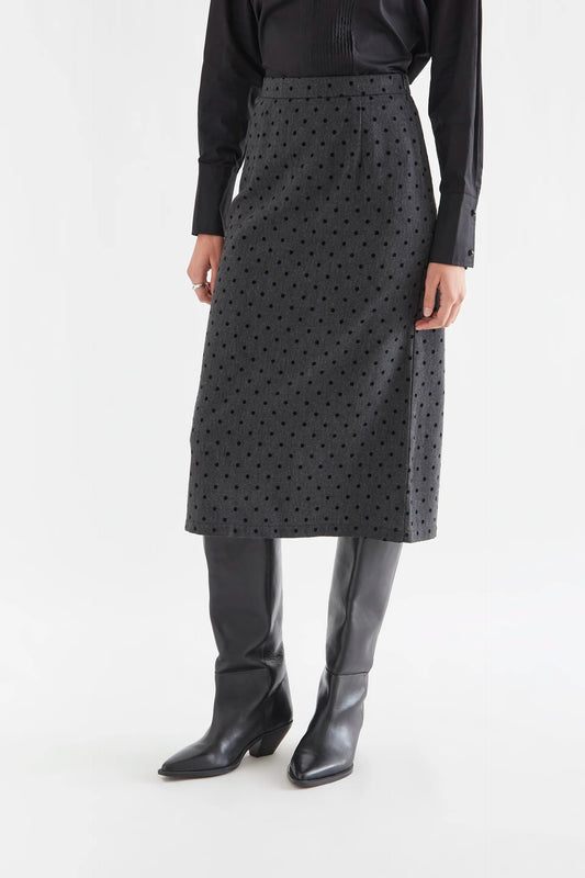 Falda midi tweed gris con punto negro
