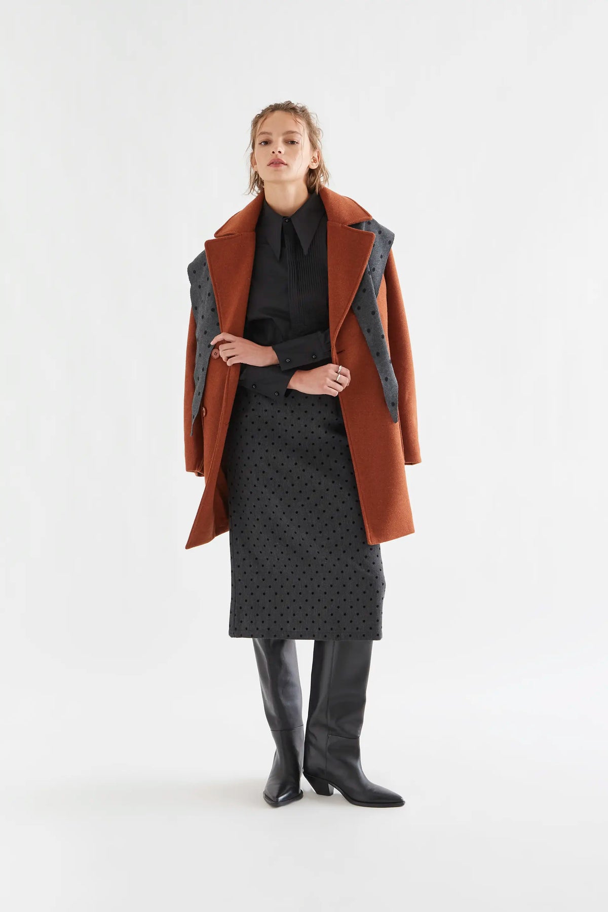 Falda midi tweed gris con punto negro