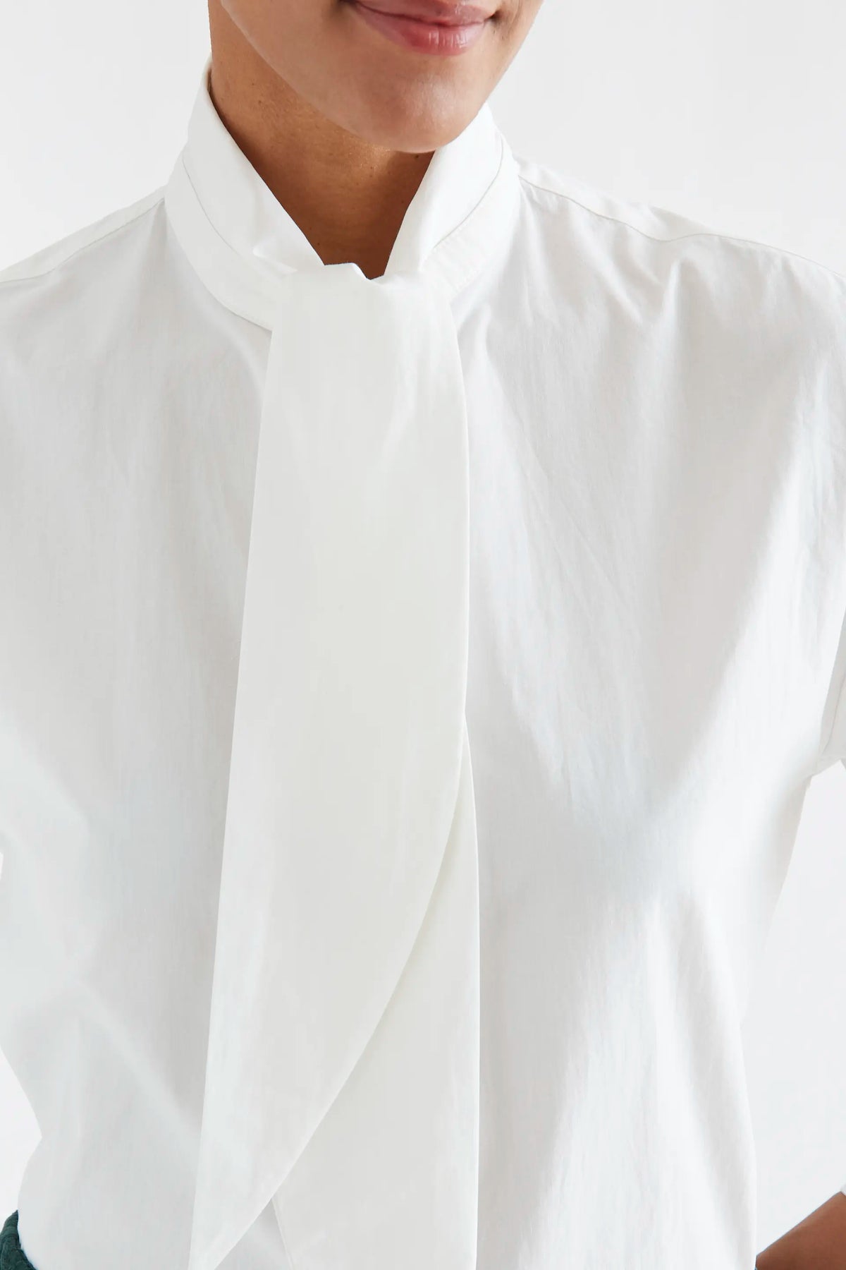 100% cotton shirt with oversized bow