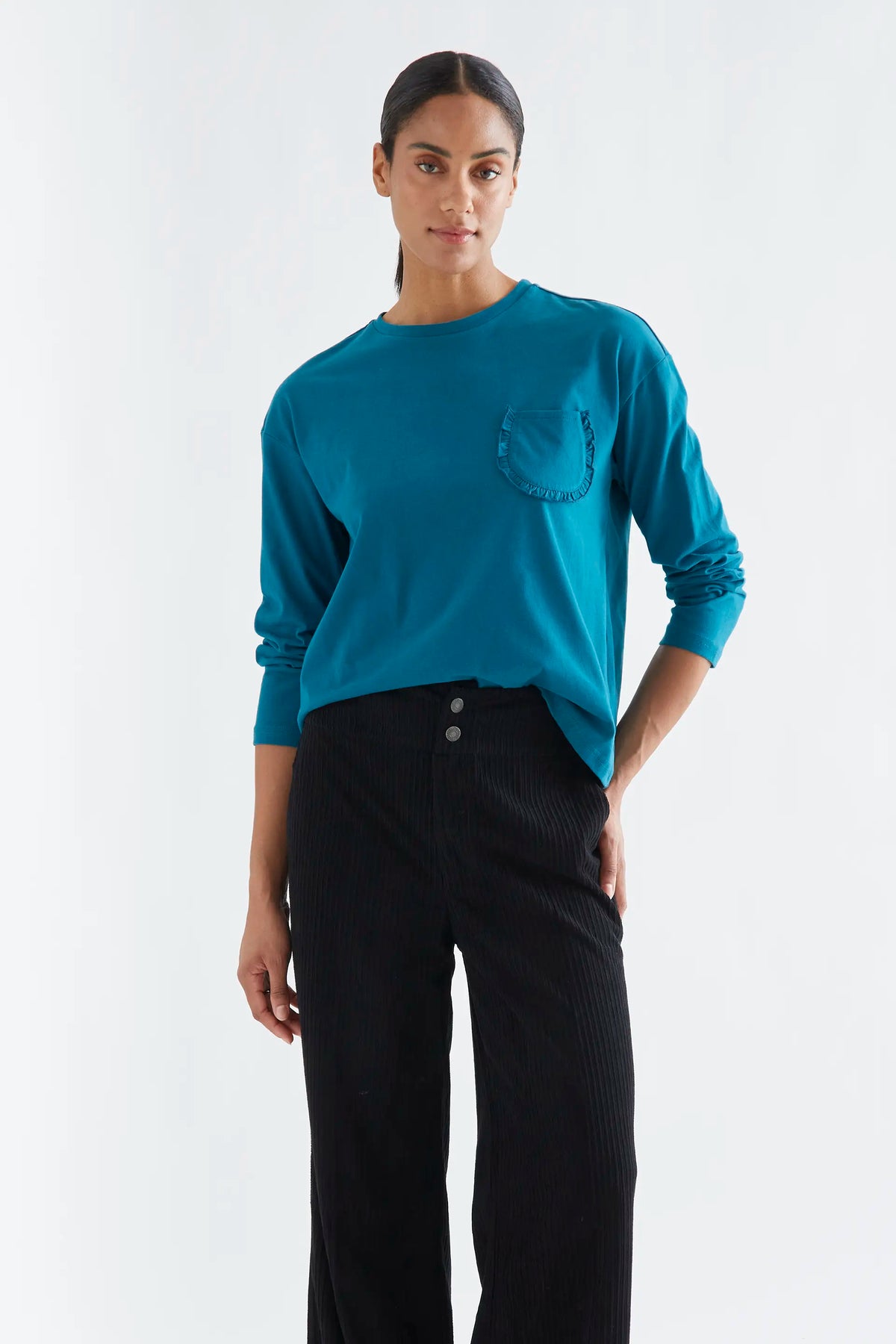 Camiseta 100% algodón verde oscuro con bolsillo