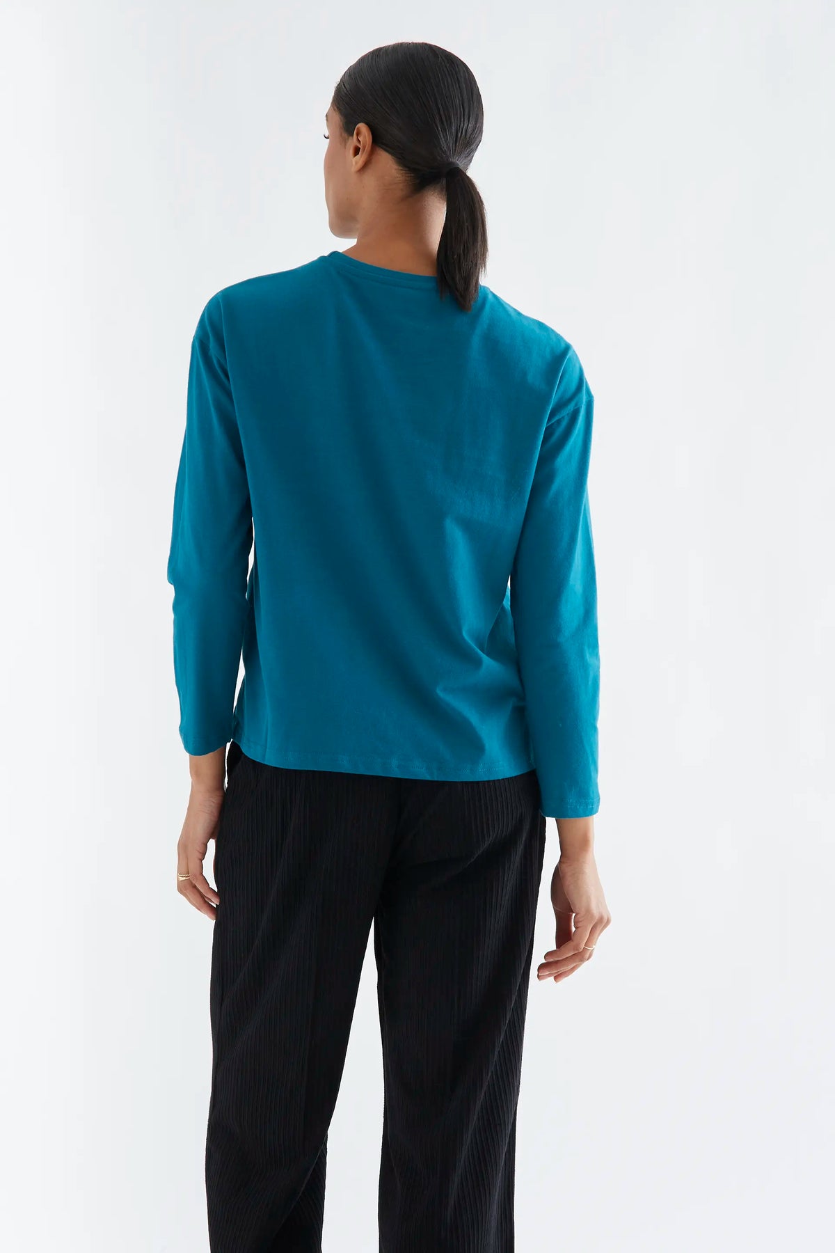 Camiseta 100% algodón verde oscuro con bolsillo
