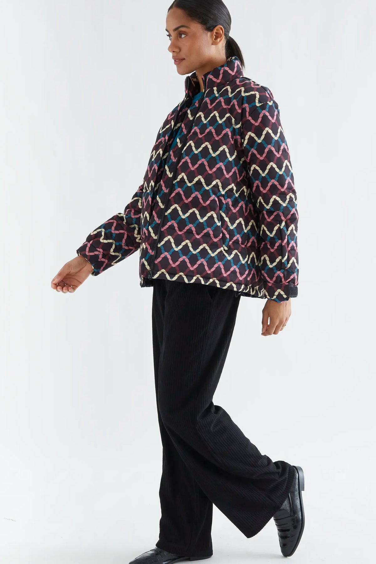 Short coat with Skein print