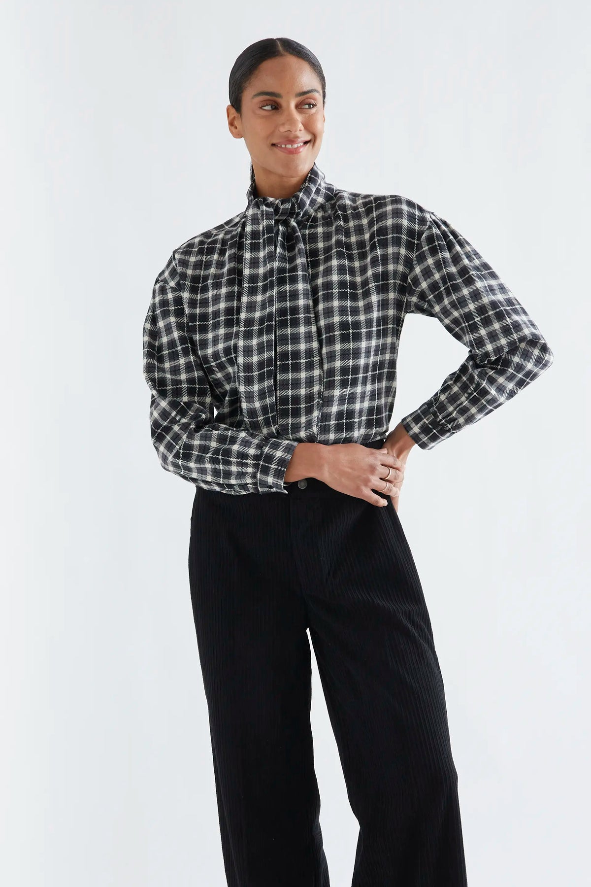 Bow-tie shirt in 100% cotton with a black and white checked print