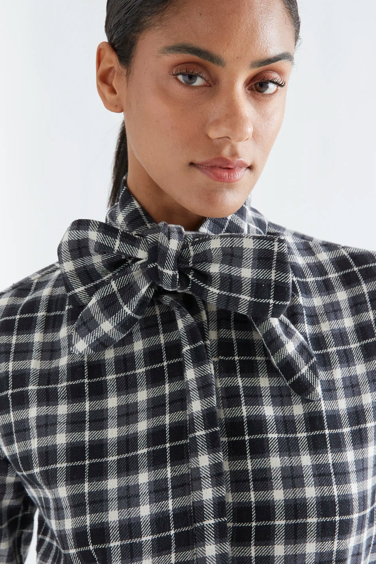 Bow-tie shirt in 100% cotton with a black and white checked print