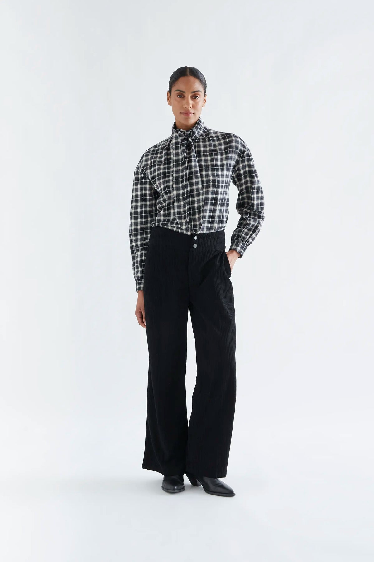 Bow-tie shirt in 100% cotton with a black and white checked print