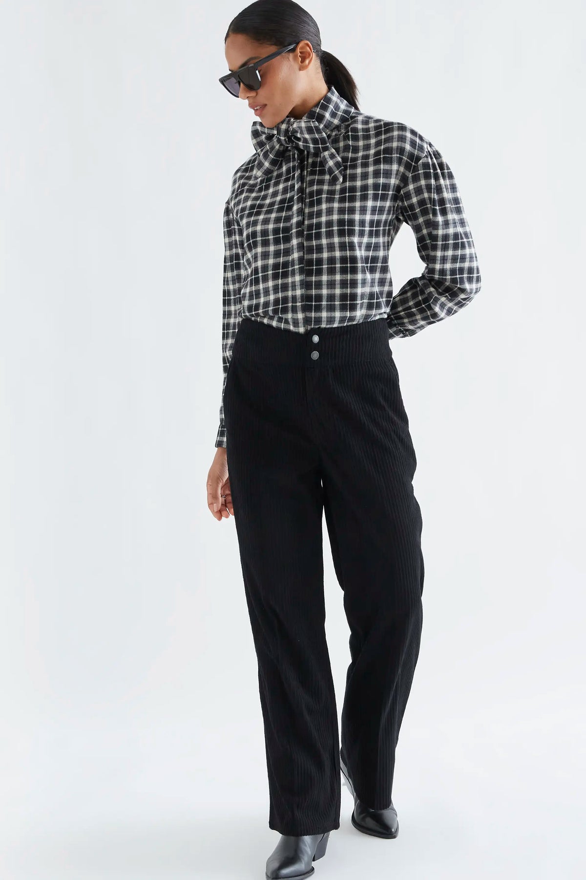 Bow-tie shirt in 100% cotton with a black and white checked print