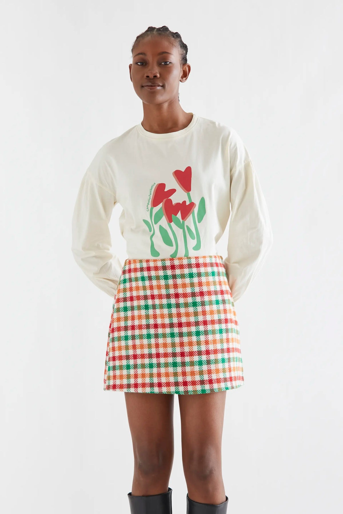 Maglietta 100% cotone bianco sporco con stampa a cuori