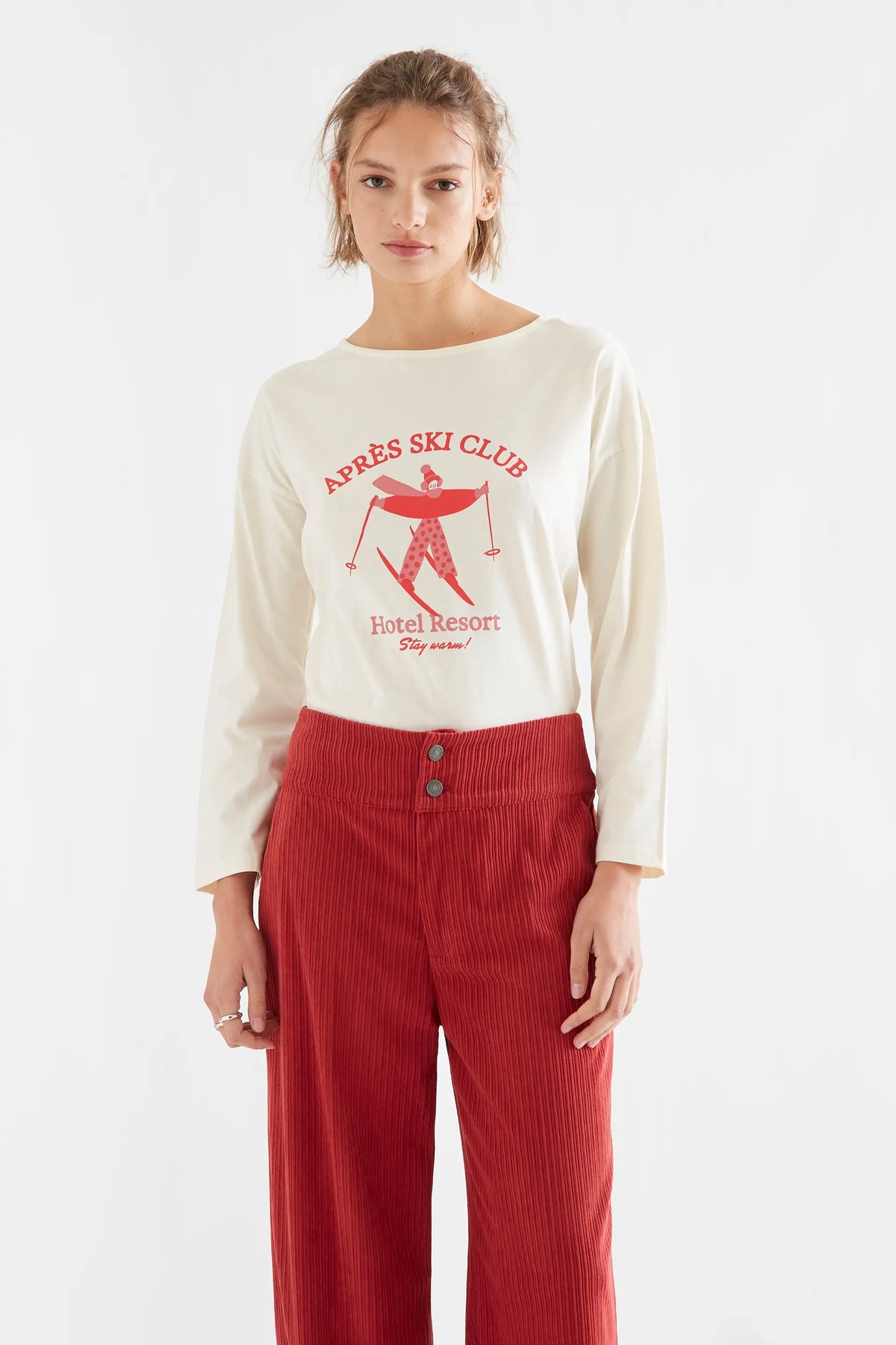 Off-white 100% cotton T-shirt with "Après Ski Club" print