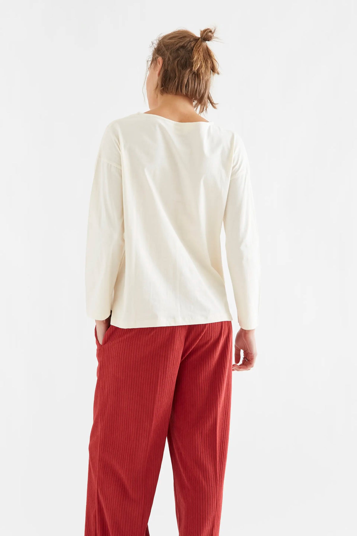 Off-white 100% cotton T-shirt with "Après Ski Club" print