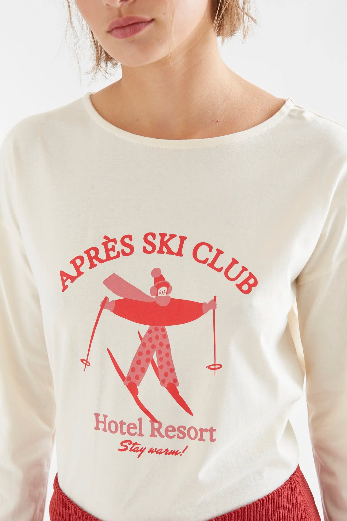Off-white 100% cotton T-shirt with "Après Ski Club" print